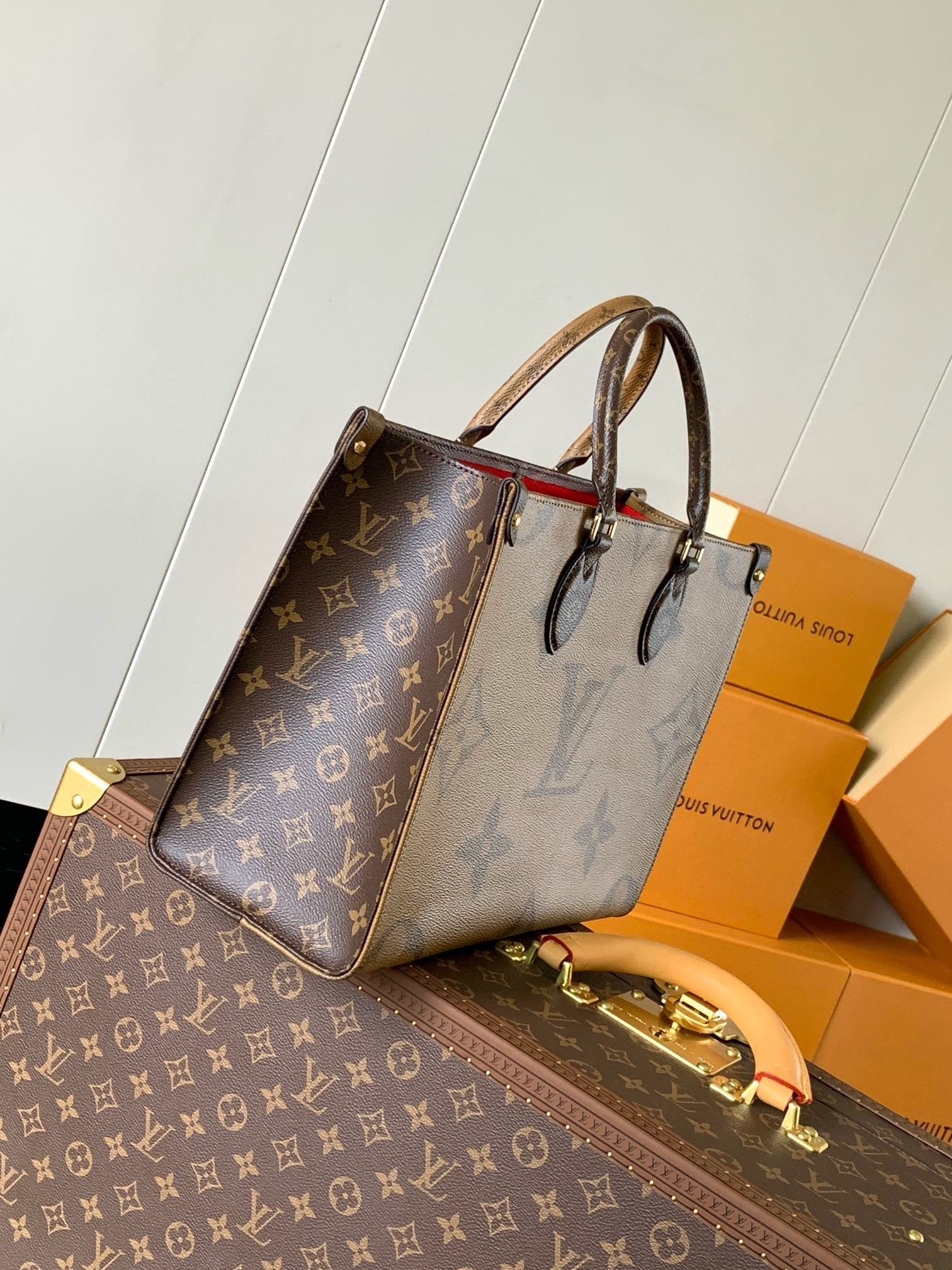 {Style No: XHS9BIKO} ONTHEGO MM 35CM MONOGRAM GIANT CANVAS - Image 3