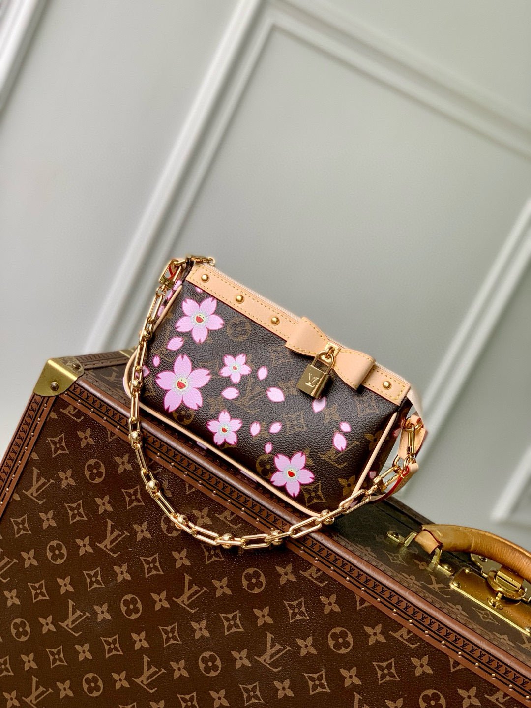 {Style No: LBE5AQEQ} POCHETTE ACCESSOIRES BAG 22 IN SAKURA BROWN MONOGRAM COATED CANVAS - Image 2