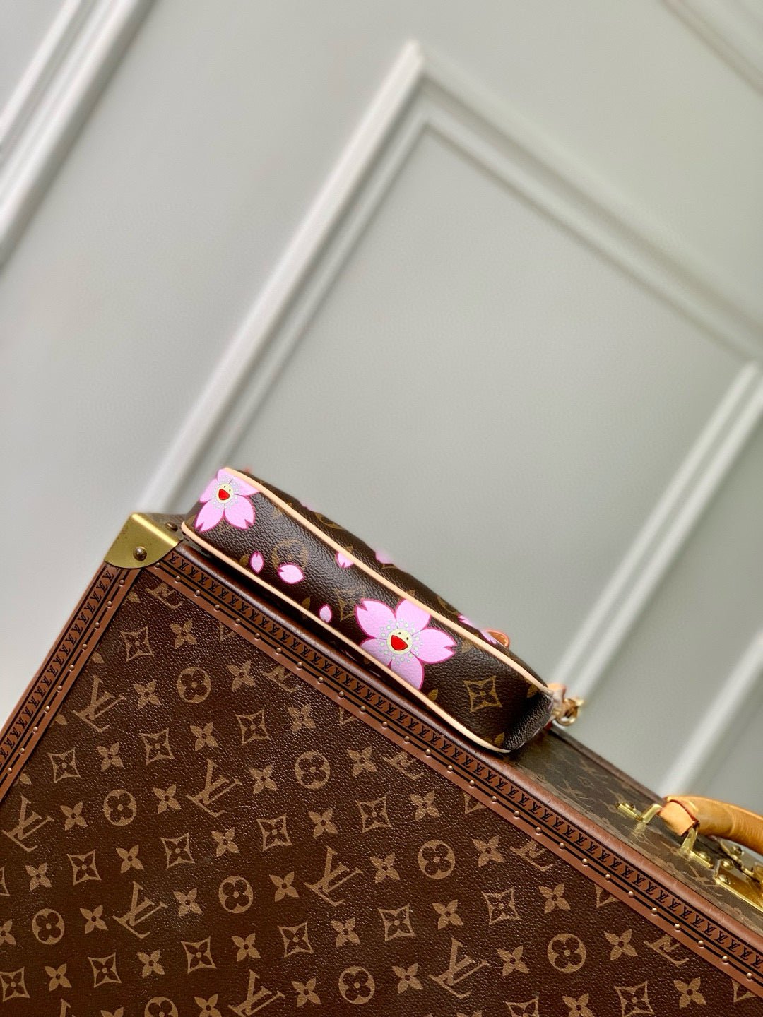 {Style No: LBE5AQEQ} POCHETTE ACCESSOIRES BAG 22 IN SAKURA BROWN MONOGRAM COATED CANVAS - Image 8