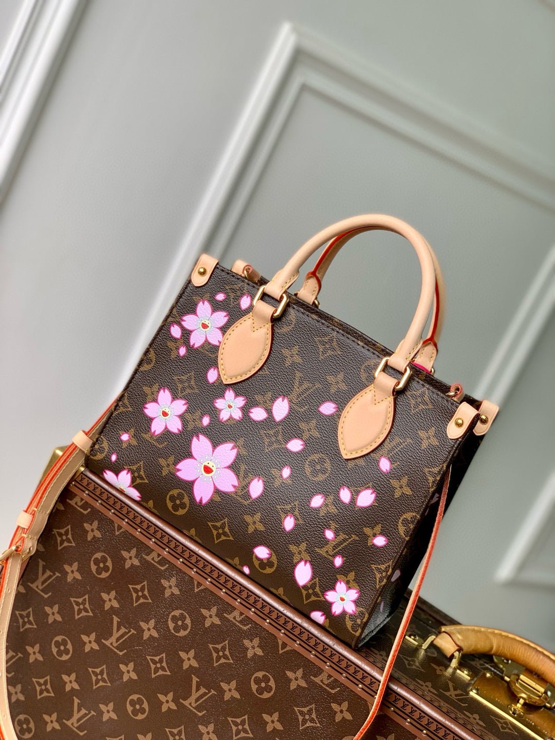 {Style No: TKU4F3DD} ONTHEGO PM CHERRY BLOSSOM IN SAKURA BROWN MONOGRAM COATED CANVAS - Image 3