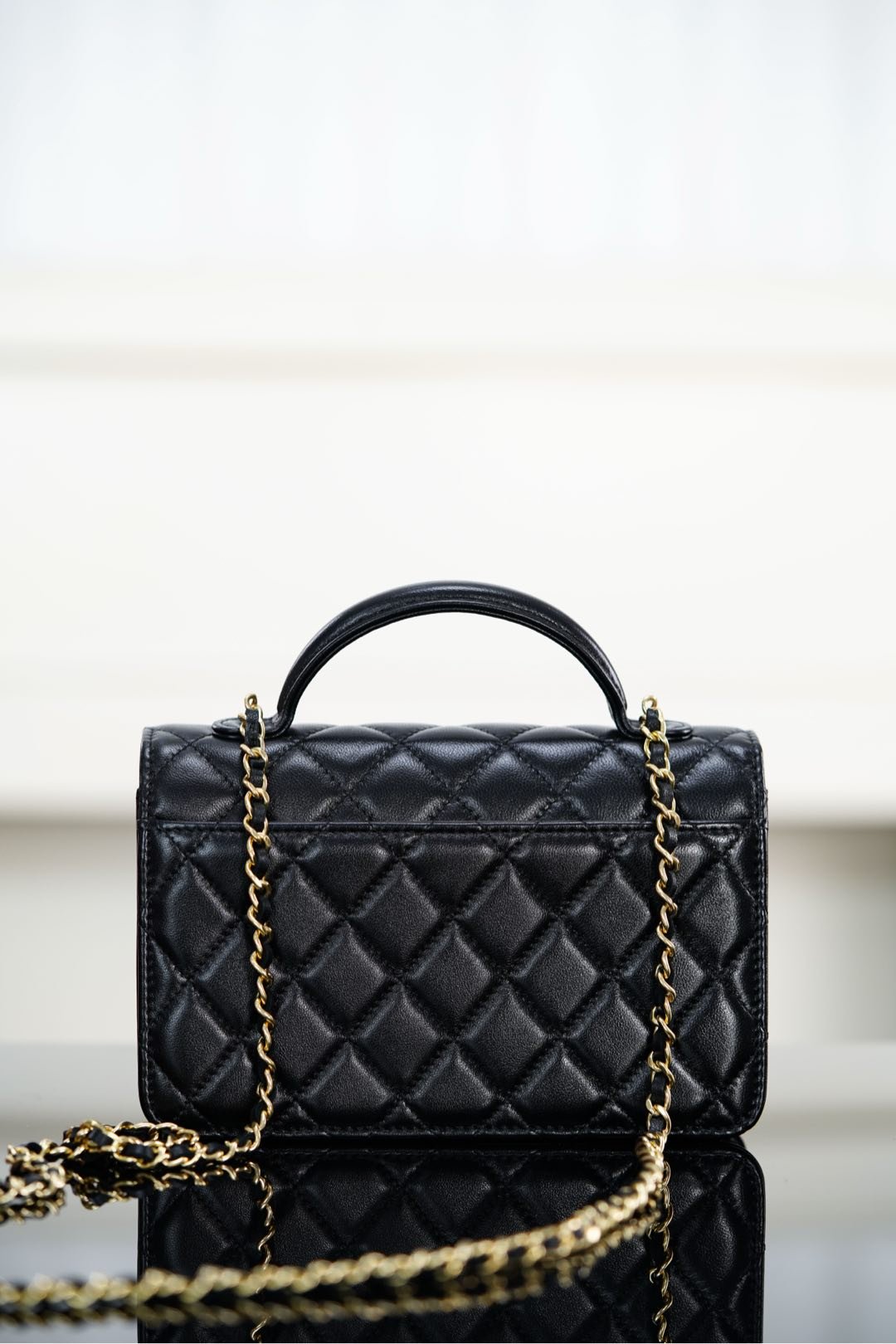 {Style No: D2FIVC7P} CHANEL 25S TOP HANDLE FLAP 19 CM IN BLACK LAMBSKIN WITH GOLD HARDWARE - Image 5