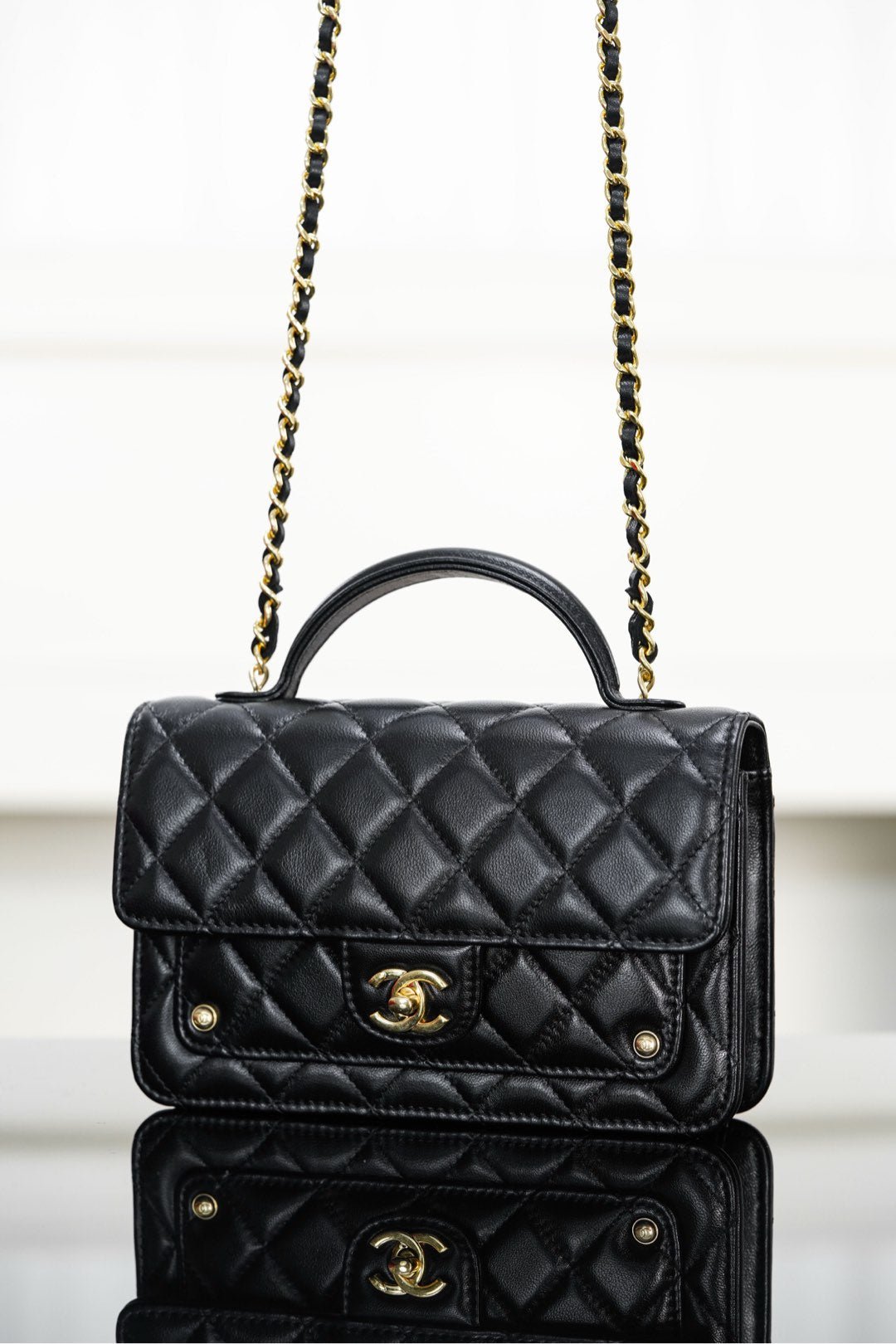 {Style No: D2FIVC7P} CHANEL 25S TOP HANDLE FLAP 19 CM IN BLACK LAMBSKIN WITH GOLD HARDWARE - Image 8