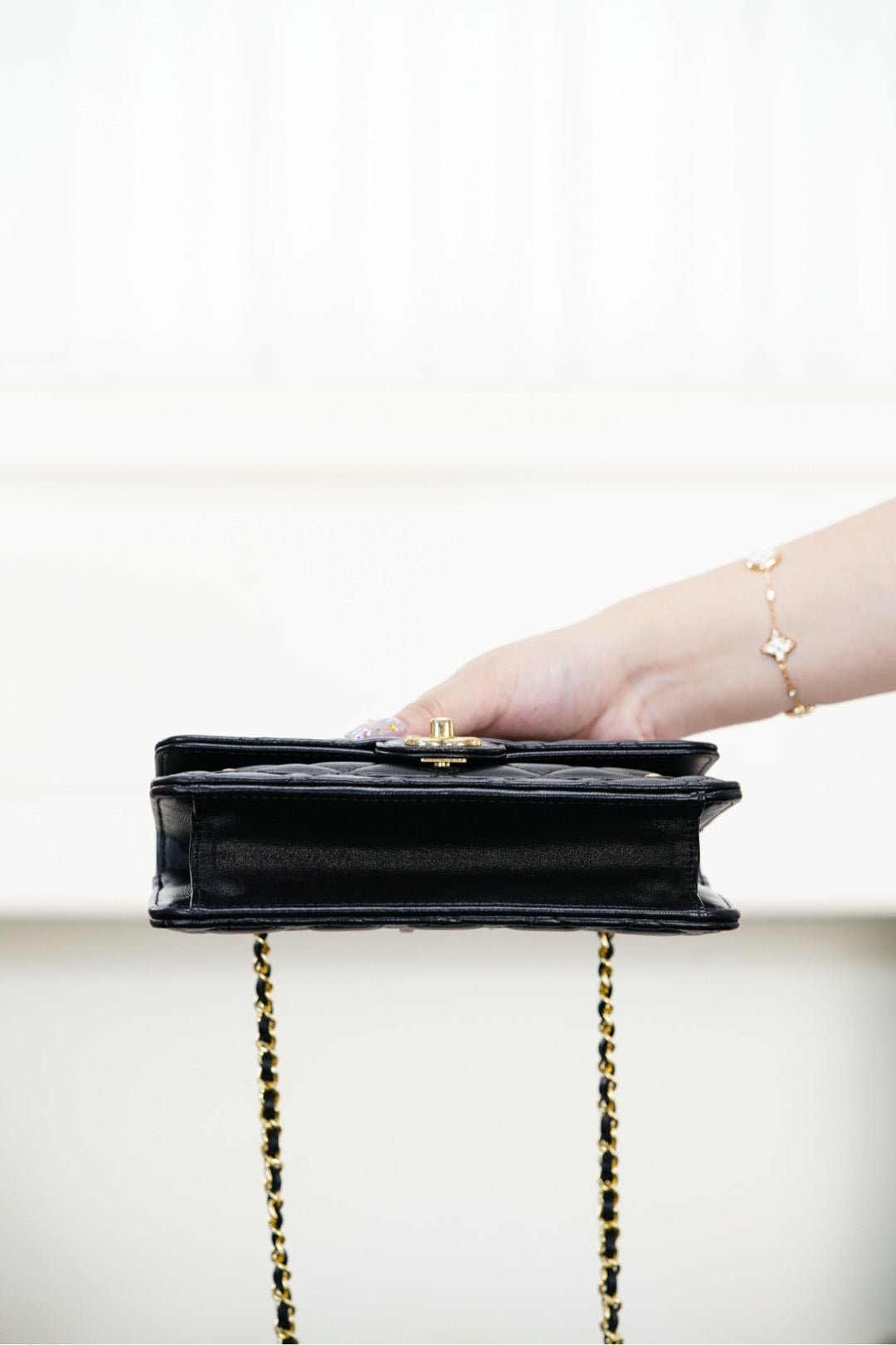 {Style No: D2FIVC7P} CHANEL 25S TOP HANDLE FLAP 19 CM IN BLACK LAMBSKIN WITH GOLD HARDWARE - Image 3