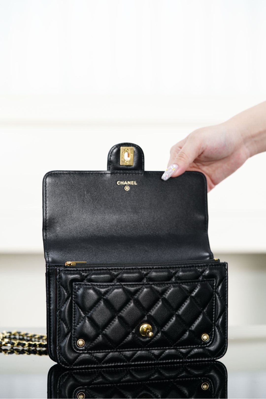 {Style No: D2FIVC7P} CHANEL 25S TOP HANDLE FLAP 19 CM IN BLACK LAMBSKIN WITH GOLD HARDWARE - Image 9