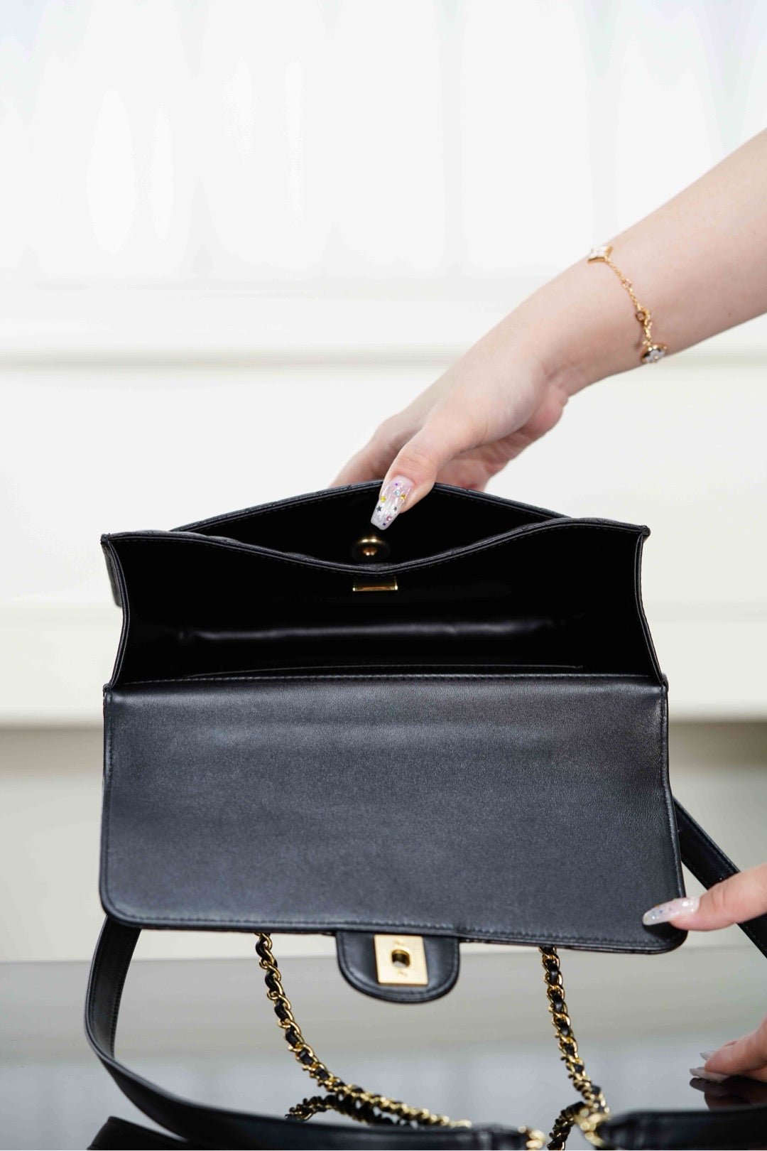 {Style No: 4PTT5ULK} CHANEL 25S TOP HANDLE FLAP 23 CM IN BLACK LAMBSKIN WITH GOLD HARDWARE - Image 7