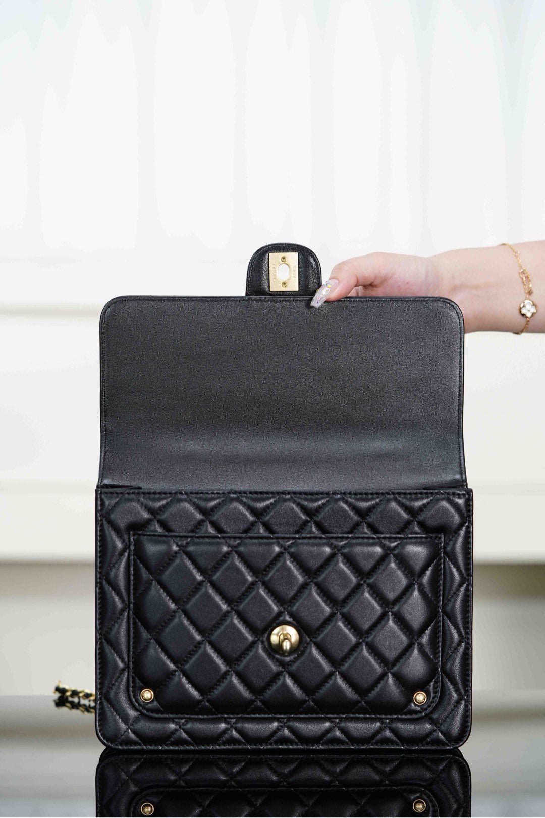 {Style No: 4PTT5ULK} CHANEL 25S TOP HANDLE FLAP 23 CM IN BLACK LAMBSKIN WITH GOLD HARDWARE - Image 8