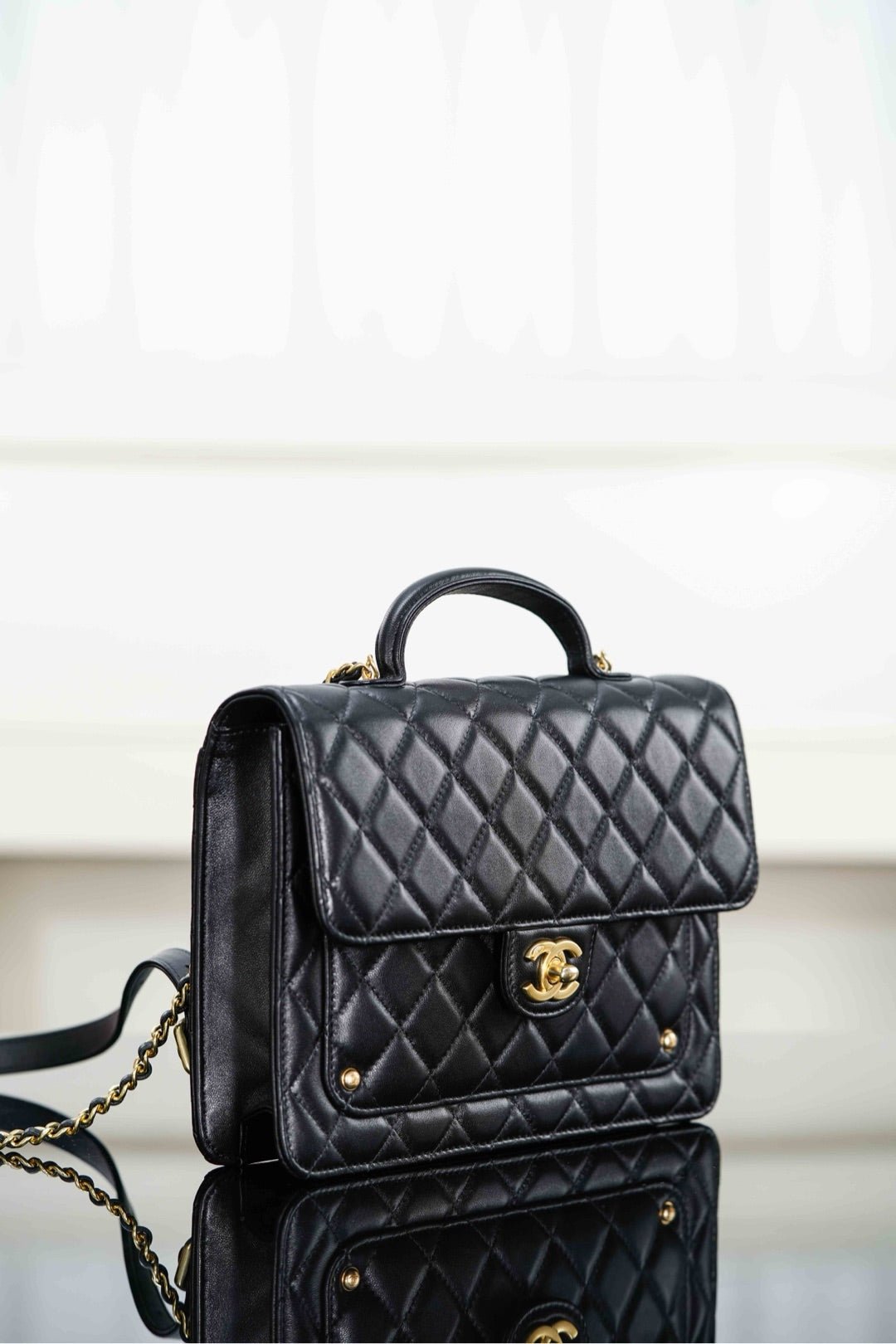 {Style No: 4PTT5ULK} CHANEL 25S TOP HANDLE FLAP 23 CM IN BLACK LAMBSKIN WITH GOLD HARDWARE - Image 2