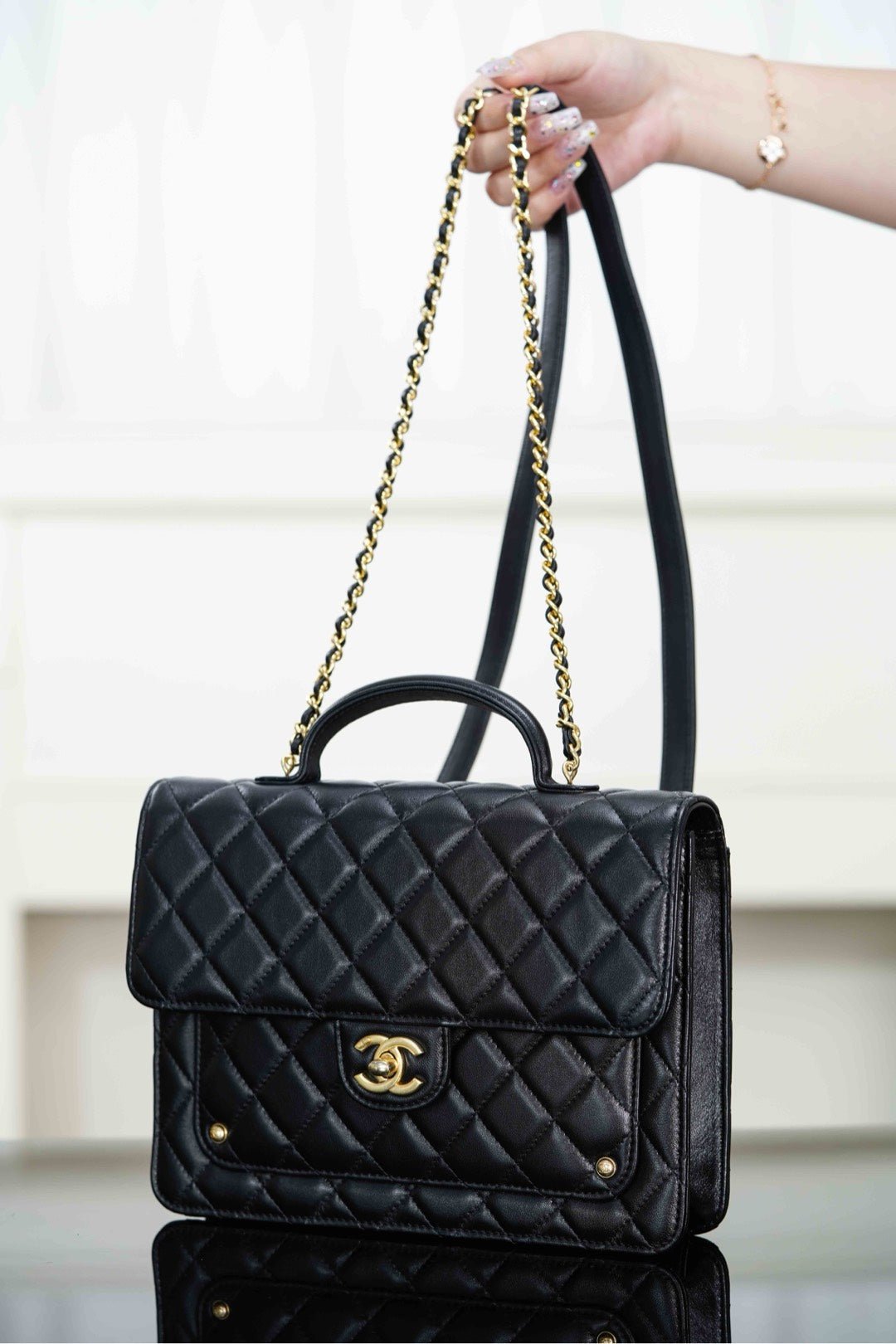 {Style No: 4PTT5ULK} CHANEL 25S TOP HANDLE FLAP 23 CM IN BLACK LAMBSKIN WITH GOLD HARDWARE - Image 3