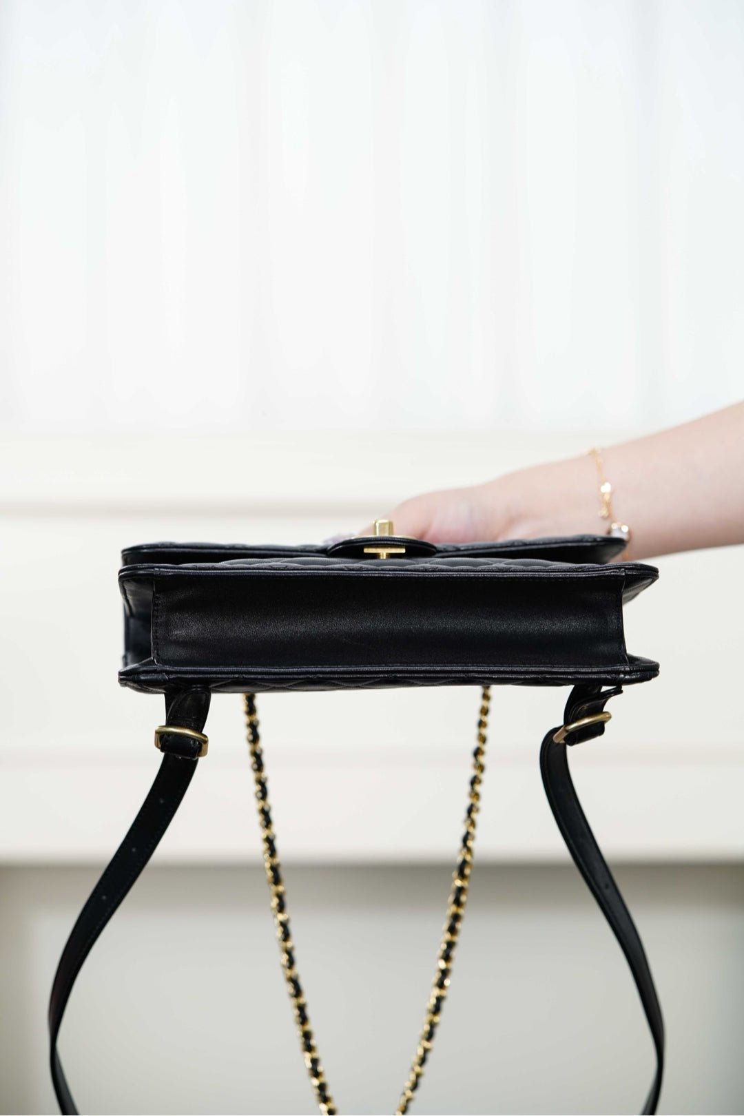 {Style No: 4PTT5ULK} CHANEL 25S TOP HANDLE FLAP 23 CM IN BLACK LAMBSKIN WITH GOLD HARDWARE - Image 6