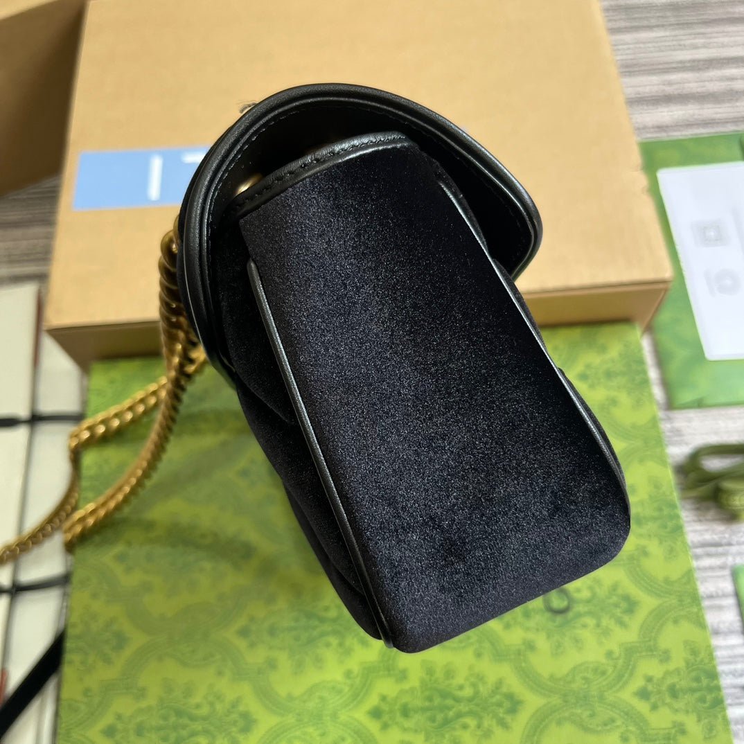 {Style No: D13W44XF} GG MARMONT MINI 22 BAG IN BLACK VELVET - Image 6