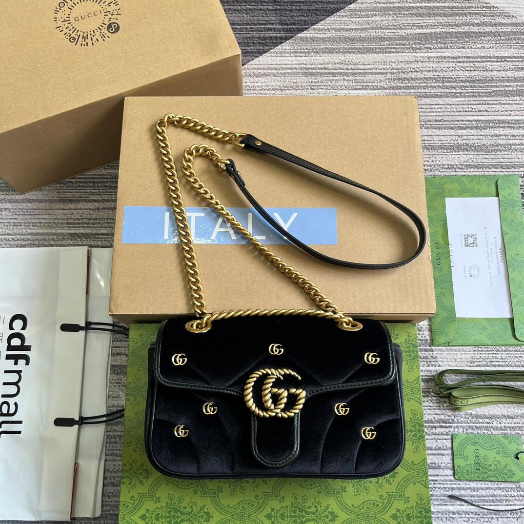 {Style No: D13W44XF} GG MARMONT MINI 22 BAG IN BLACK VELVET