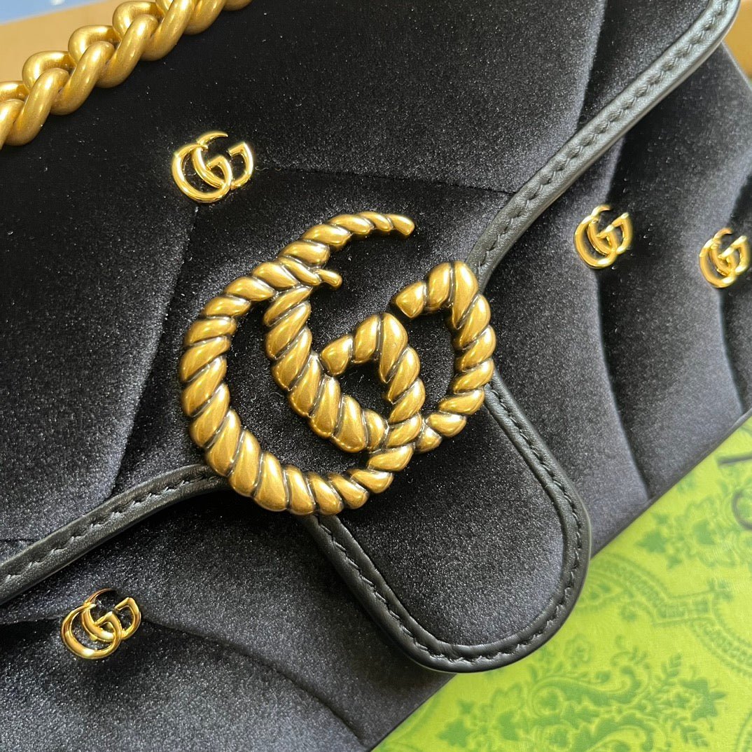 {Style No: D13W44XF} GG MARMONT MINI 22 BAG IN BLACK VELVET - Image 5