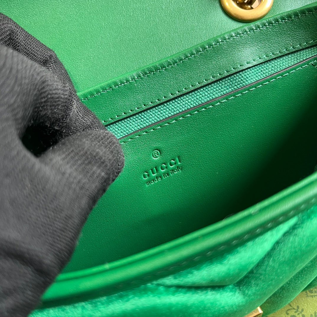 {Style No: 6PIQ3O9E} GG MARMONT MINI 22 BAG IN COOL GREEN VELVET - Image 8