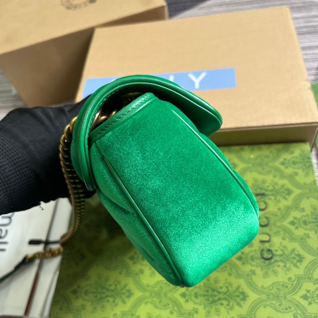 {Style No: 6PIQ3O9E} GG MARMONT MINI 22 BAG IN COOL GREEN VELVET - Image 7