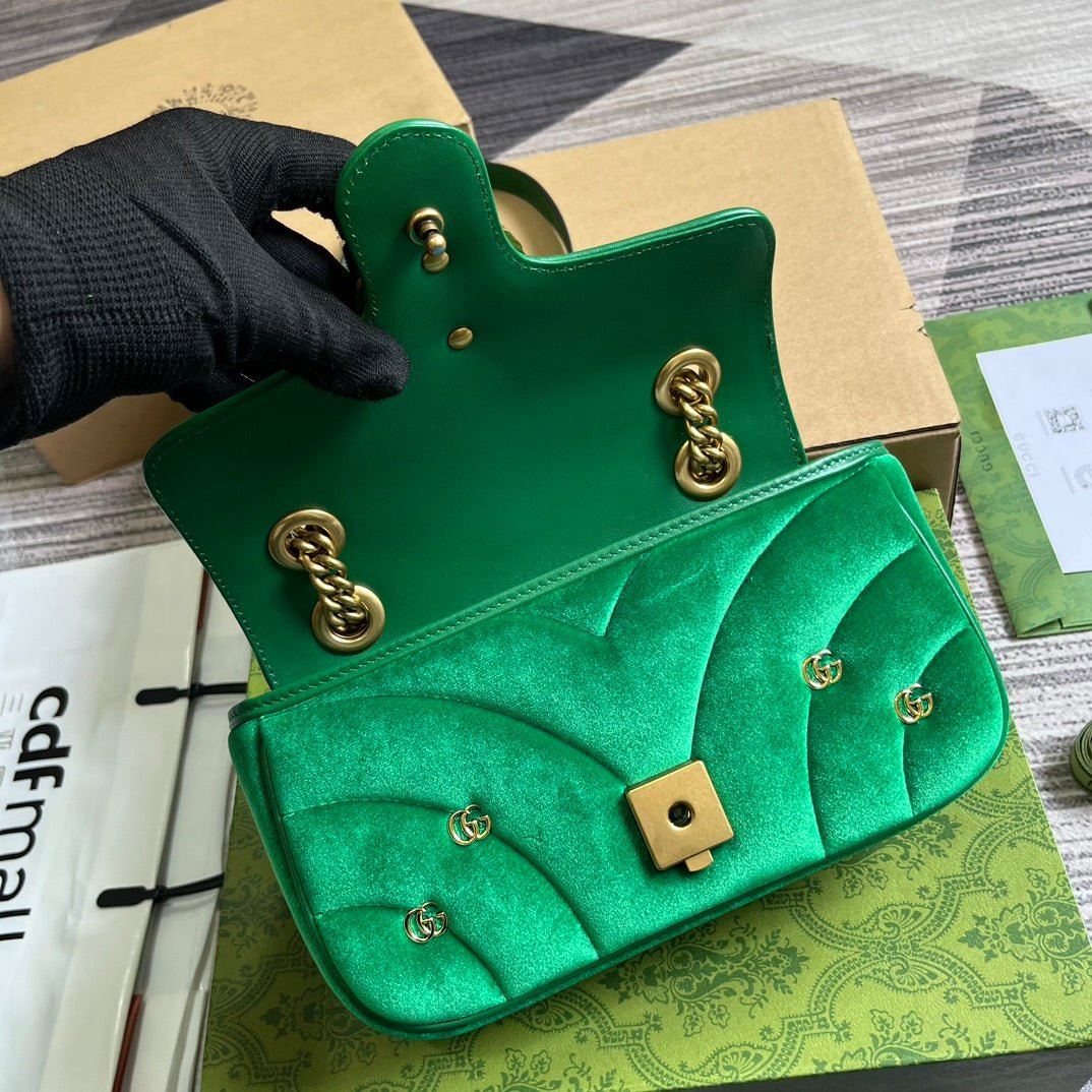 {Style No: 6PIQ3O9E} GG MARMONT MINI 22 BAG IN COOL GREEN VELVET - Image 4