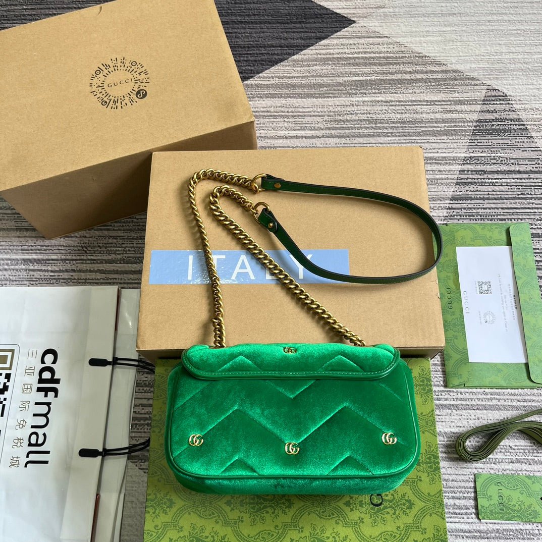 {Style No: 6PIQ3O9E} GG MARMONT MINI 22 BAG IN COOL GREEN VELVET - Image 3