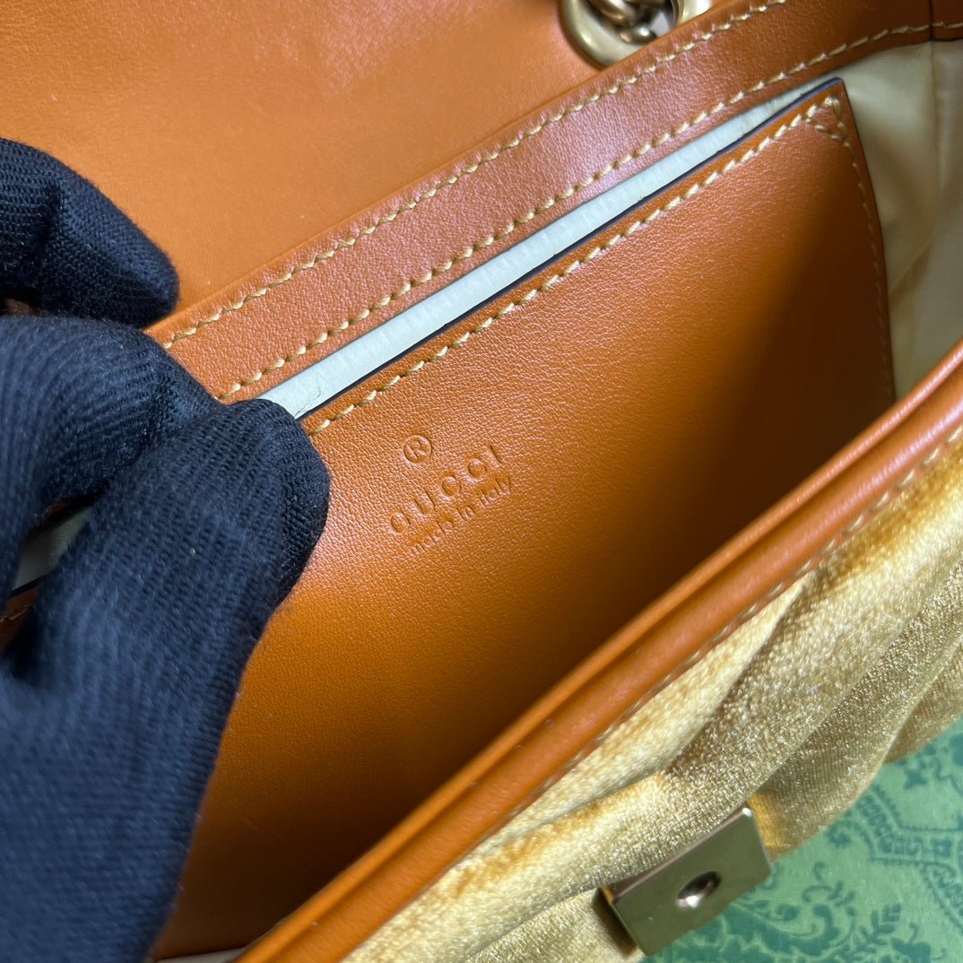 {Style No: 2TH7D9AR} GG MARMONT MINI 22 BAG IN GOLDEN VELVET - Image 7