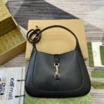 {Style No: QTO37B3U} JACKIE MEDIUM SHOULDER BAG 35 IN BLACK CALFSKIN GOLD HARDWARE
