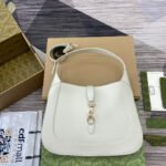 {Style No: M317F8X2} JACKIE MEDIUM SHOULDER BAG 35 IN WHITE CALFSKIN GOLD HARDWARE