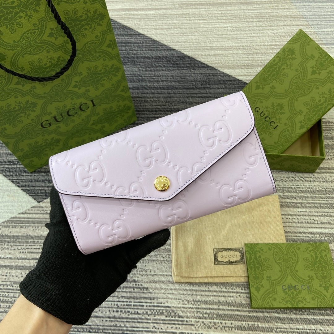 {Style No: NZBMNVKP} CONTINENTAL WALLET 19 IN LIGHT VIOLET EMBOSSED CALFSKIN GOLD HARDWARE