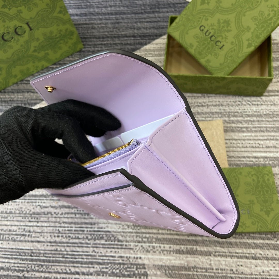 {Style No: NZBMNVKP} CONTINENTAL WALLET 19 IN LIGHT VIOLET EMBOSSED CALFSKIN GOLD HARDWARE - Image 3