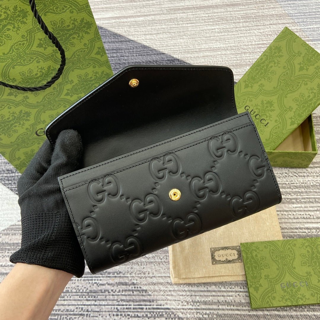 {Style No: N2L7UIEN} CONTINENTAL WALLET 19 IN BLACK EMBOSSED CALFSKIN GOLD HARDWARE - Image 4