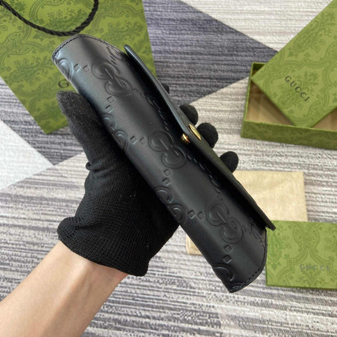 {Style No: N2L7UIEN} CONTINENTAL WALLET 19 IN BLACK EMBOSSED CALFSKIN GOLD HARDWARE - Image 8