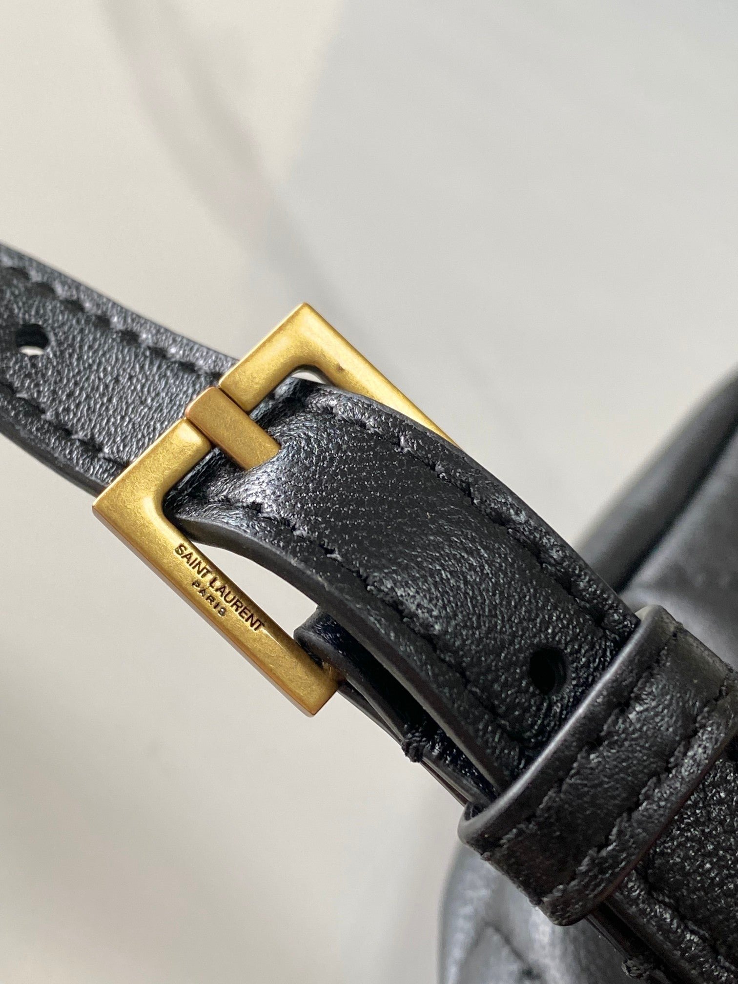 {Style No: L2EYX8AA} 26 BLACK SHEEPSKIN WITH GOLD BUCKLE BAG - Image 9