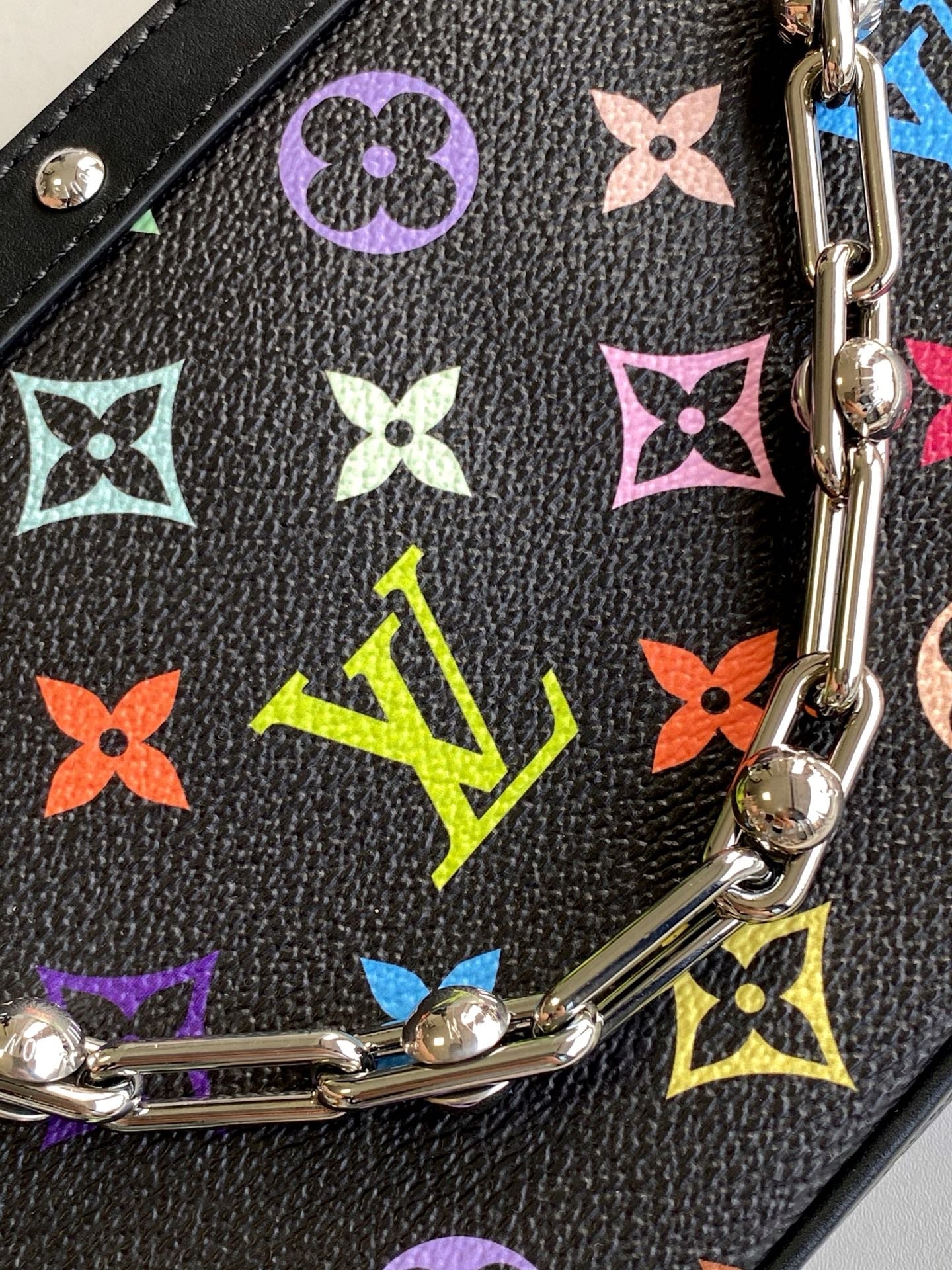 {Style No: 5M19X23X} POCHETTE ACCESSOIRES 22 BAG IN MULTICOLOR MONOGRAM CANVAS AND COWHIDE - Image 9