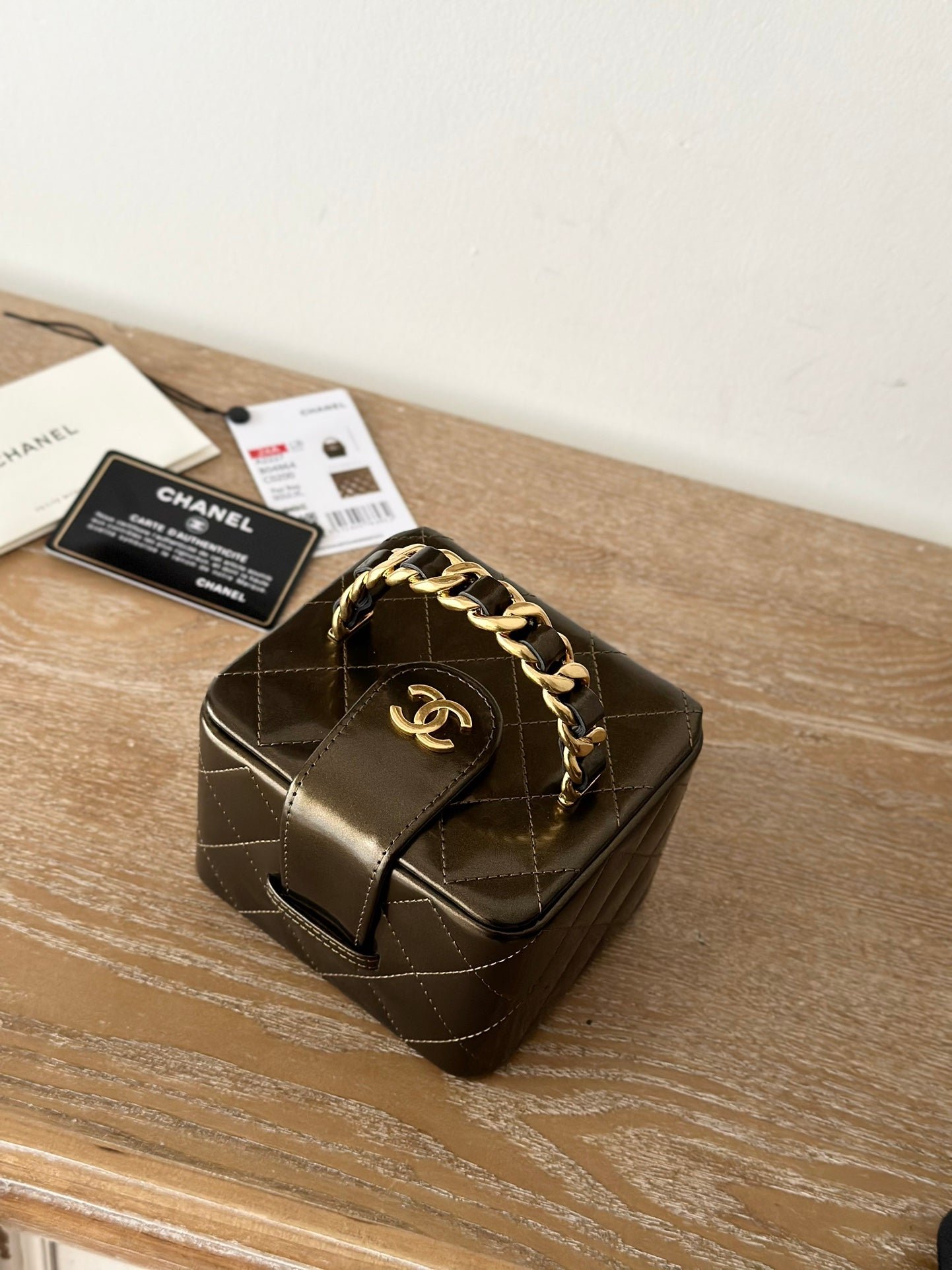 {Style No: H89OUURH} MINI VINTAGE COSMETIC BAG 11 IN MIKADO SHINY CALFSKIN GOLD HARDWARE - Image 7