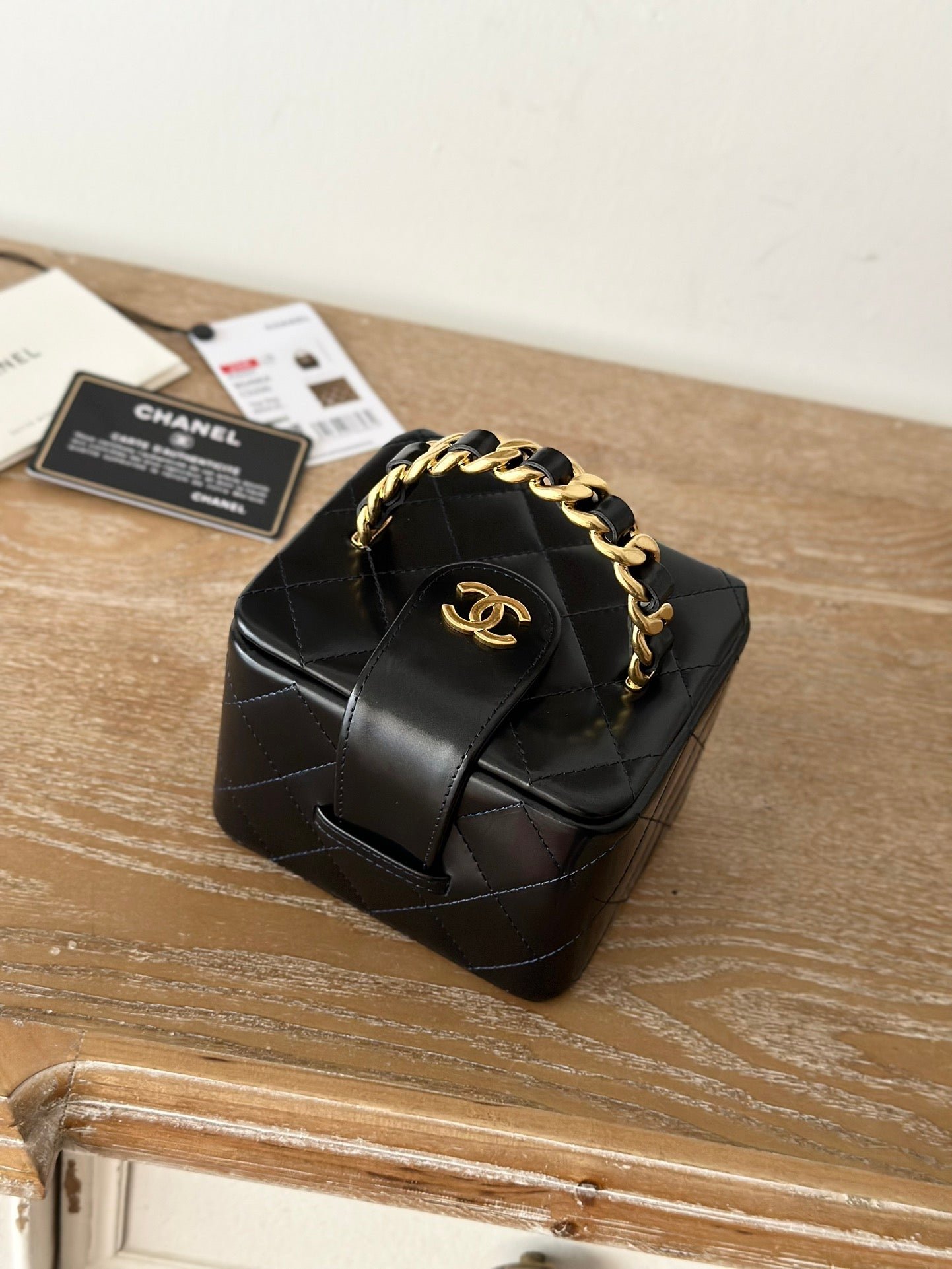 {Style No: FAOZ4K7N} MINI VINTAGE COSMETIC BAG 11 IN BLACK SHINY CALFSKIN GOLD HARDWARE - Image 8
