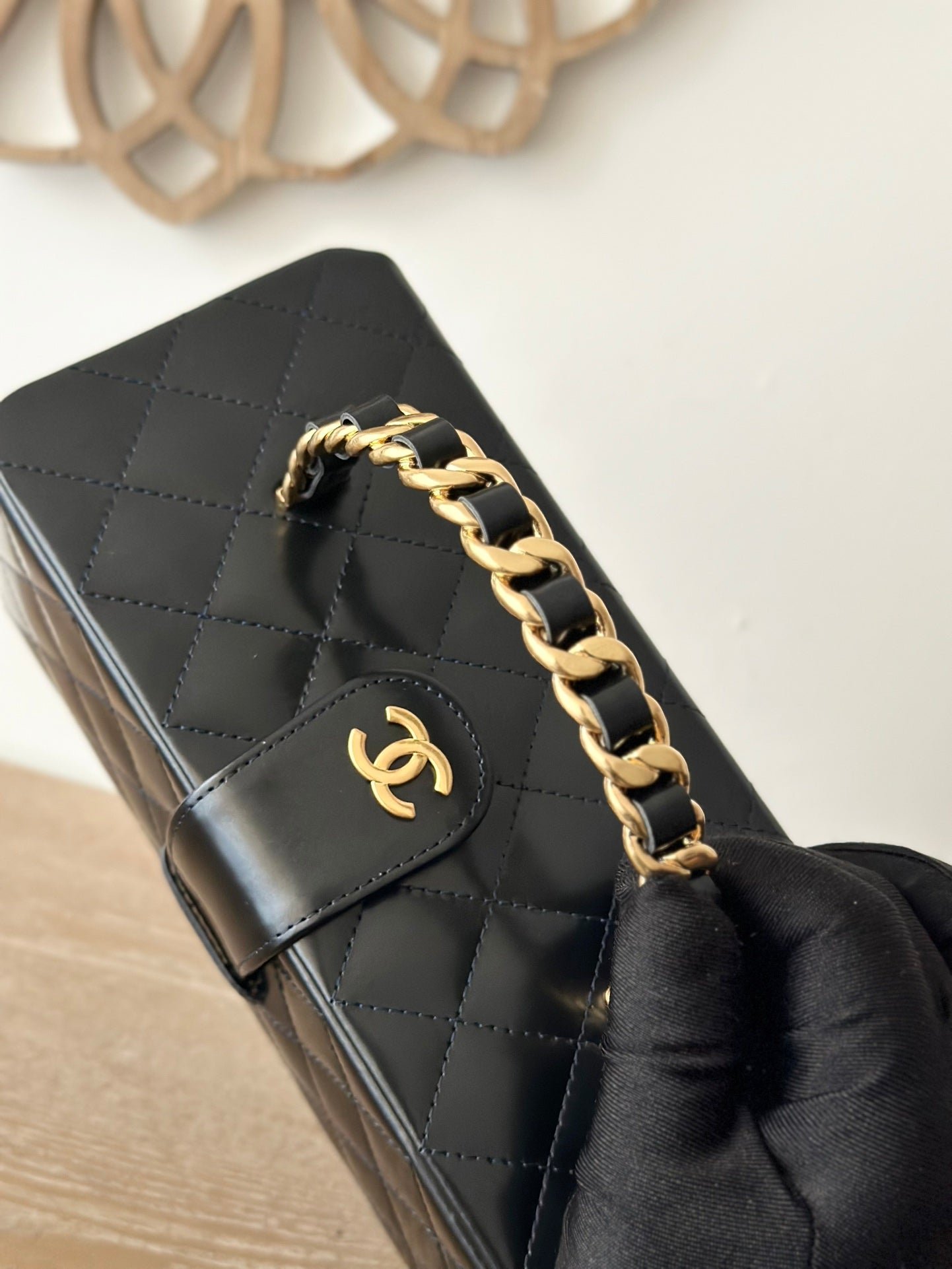 {Style No: OWRHKN2W} VINTAGE COSMETIC BAG 22 IN BLACK SHINY CALFSKIN GOLD HARDWARE - Image 3