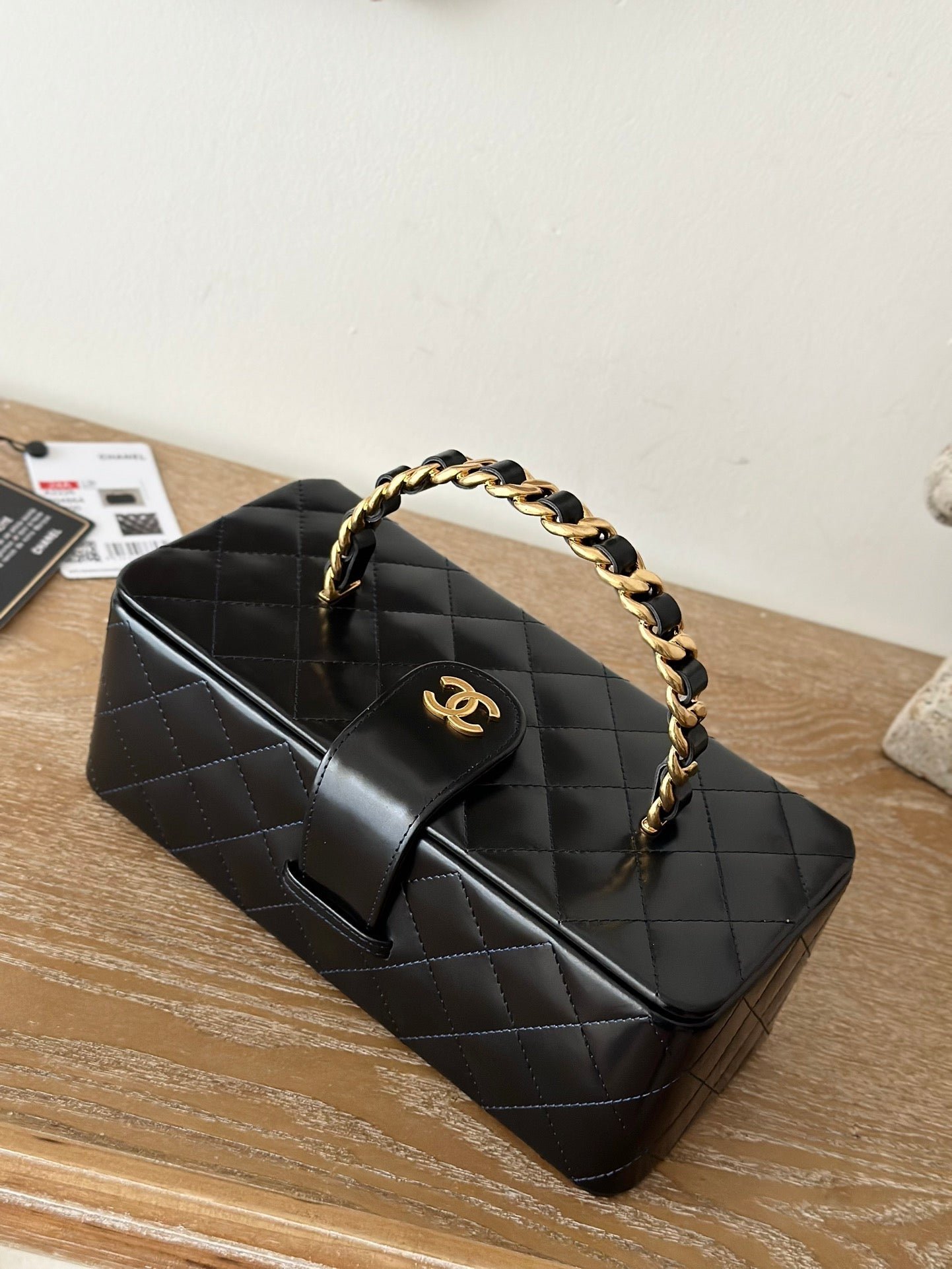 {Style No: OWRHKN2W} VINTAGE COSMETIC BAG 22 IN BLACK SHINY CALFSKIN GOLD HARDWARE - Image 8