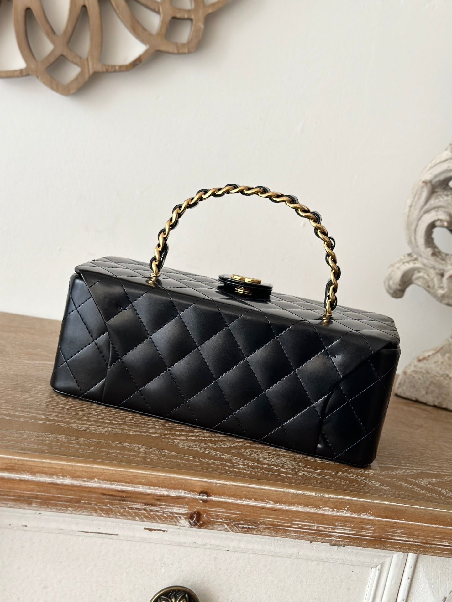 {Style No: OWRHKN2W} VINTAGE COSMETIC BAG 22 IN BLACK SHINY CALFSKIN GOLD HARDWARE - Image 9