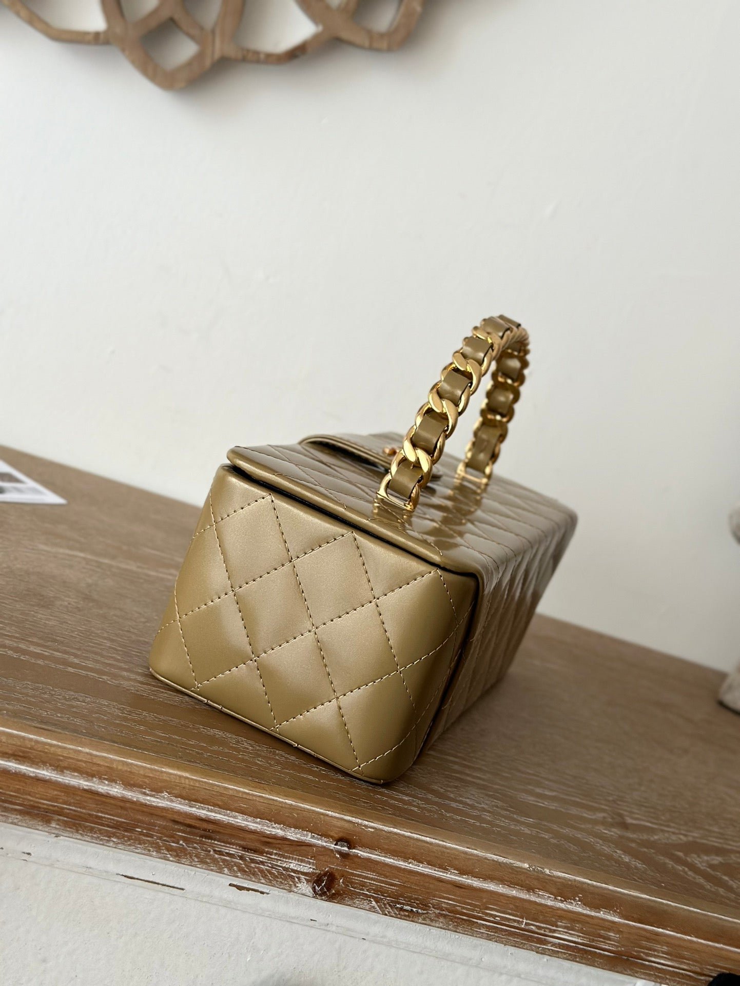 {Style No: RHZJ7R9K} VINTAGE COSMETIC BAG 22 IN CAPE PALLISER SHINY CALFSKIN GOLD HARDWARE - Image 3