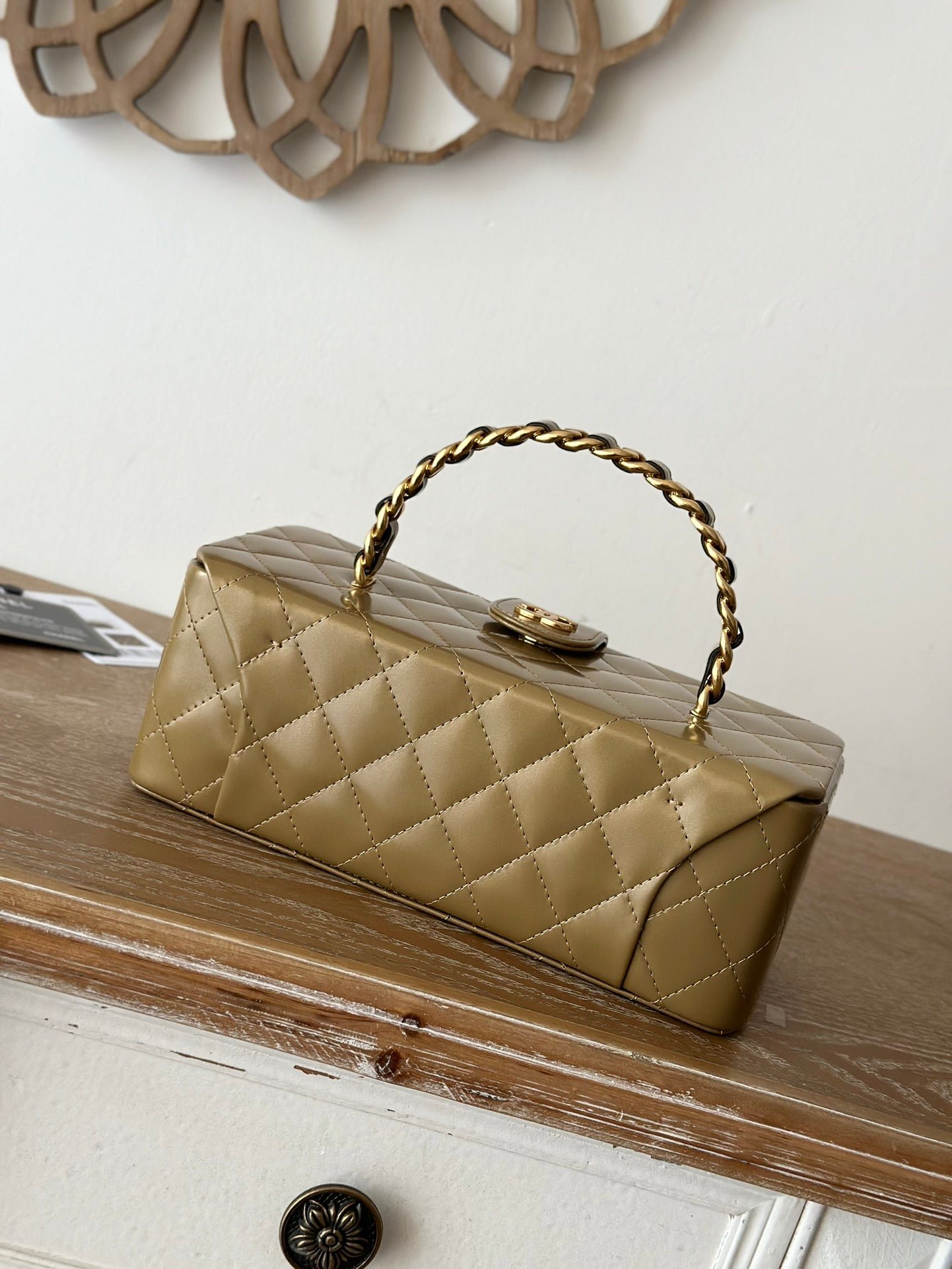 {Style No: RHZJ7R9K} VINTAGE COSMETIC BAG 22 IN CAPE PALLISER SHINY CALFSKIN GOLD HARDWARE - Image 6