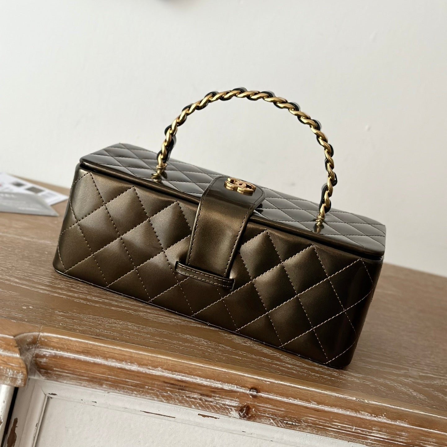 {Style No: I1ULVNFM} VINTAGE COSMETIC BAG 22 IN MIKADO SHINY CALFSKIN GOLD HARDWARE