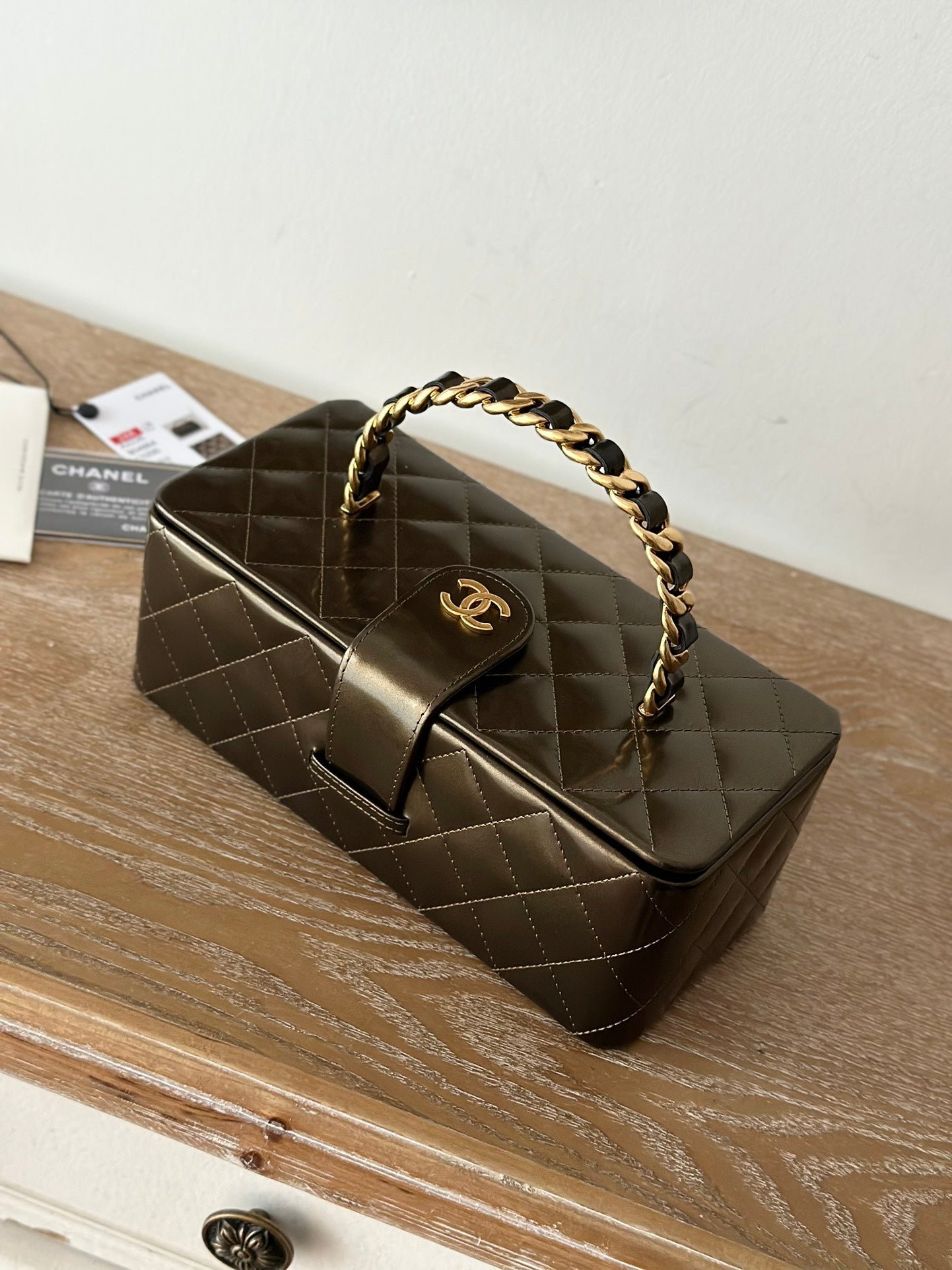 {Style No: I1ULVNFM} VINTAGE COSMETIC BAG 22 IN MIKADO SHINY CALFSKIN GOLD HARDWARE - Image 2