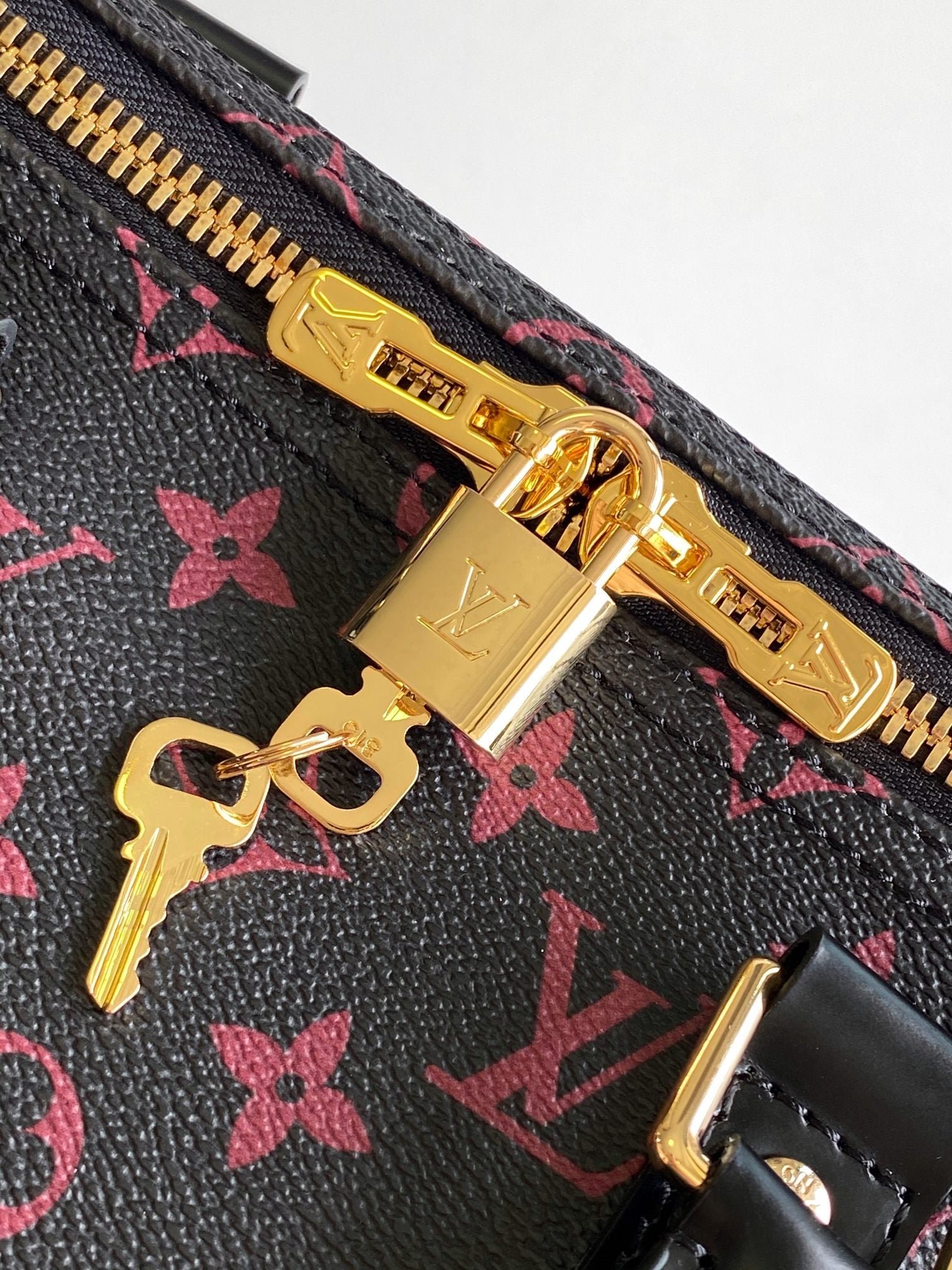 {Style No: IUVK6FXN} KEEPALL BANDOULIÈRE 45 IN BLACK MONOGRAM TOMETTE CANVAS - Image 6