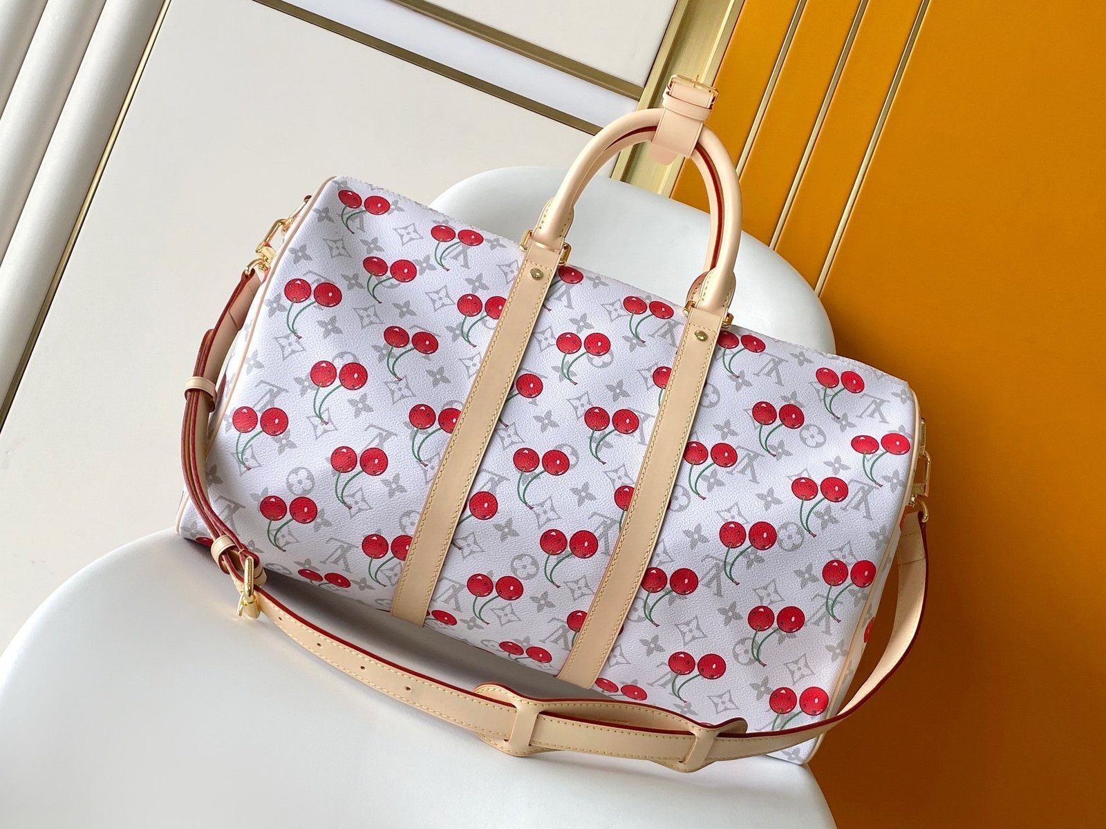 {Style No: H6VNJ3HH} KEEPALL BANDOULIÈRE 45 IN WHITE AND RED CALFSKIN - Image 2