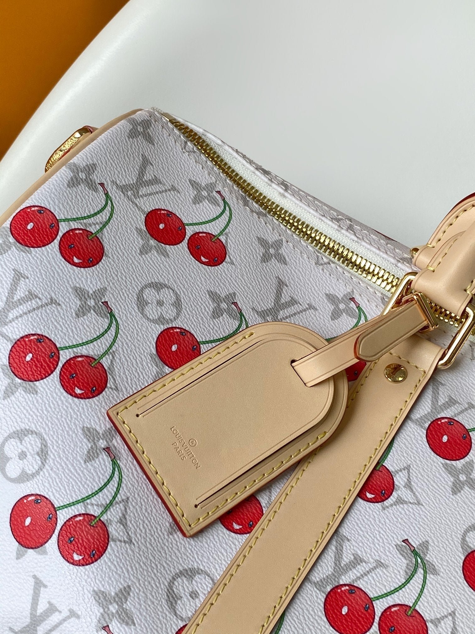 {Style No: H6VNJ3HH} KEEPALL BANDOULIÈRE 45 IN WHITE AND RED CALFSKIN - Image 5