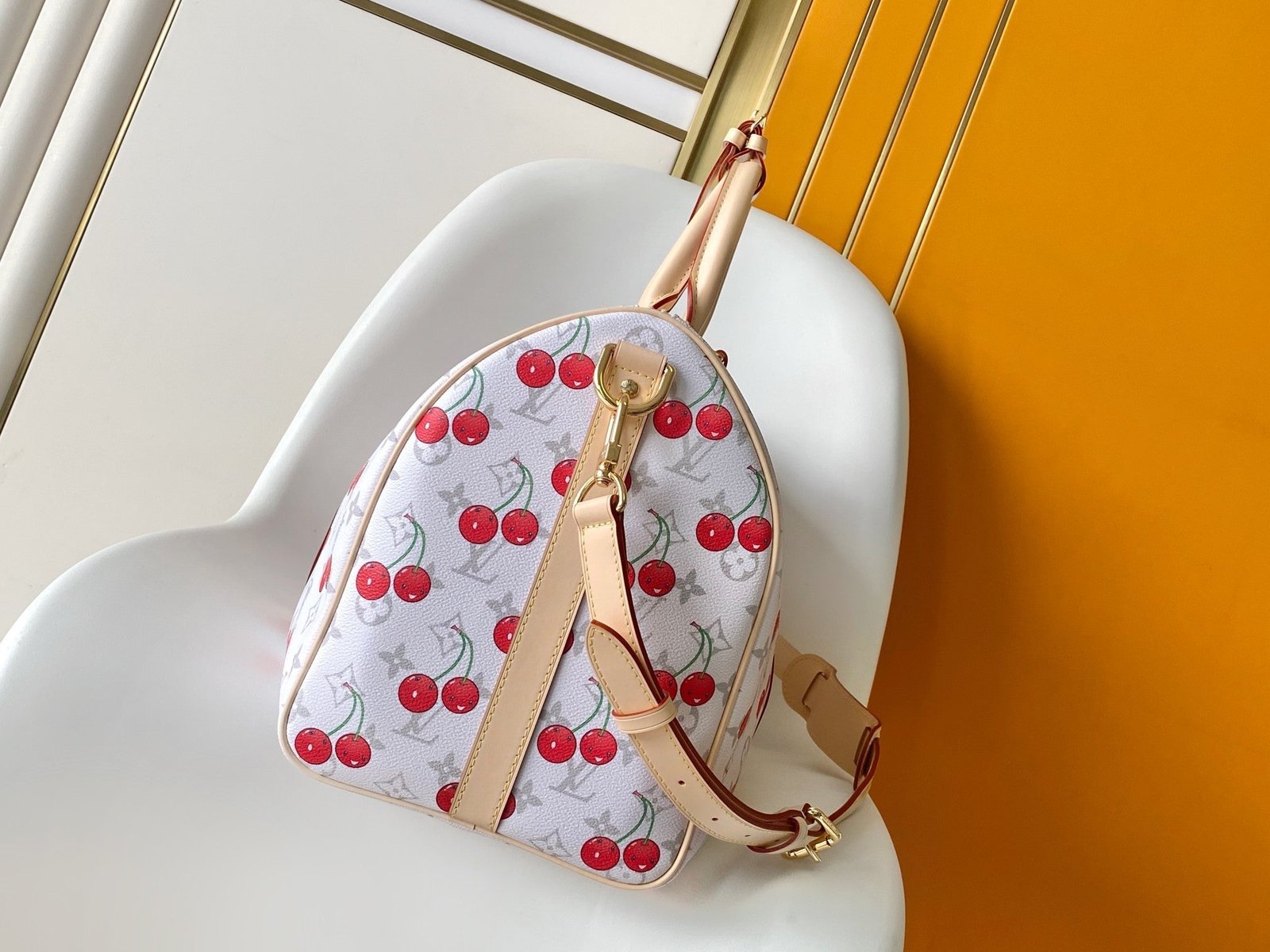 {Style No: H6VNJ3HH} KEEPALL BANDOULIÈRE 45 IN WHITE AND RED CALFSKIN - Image 6