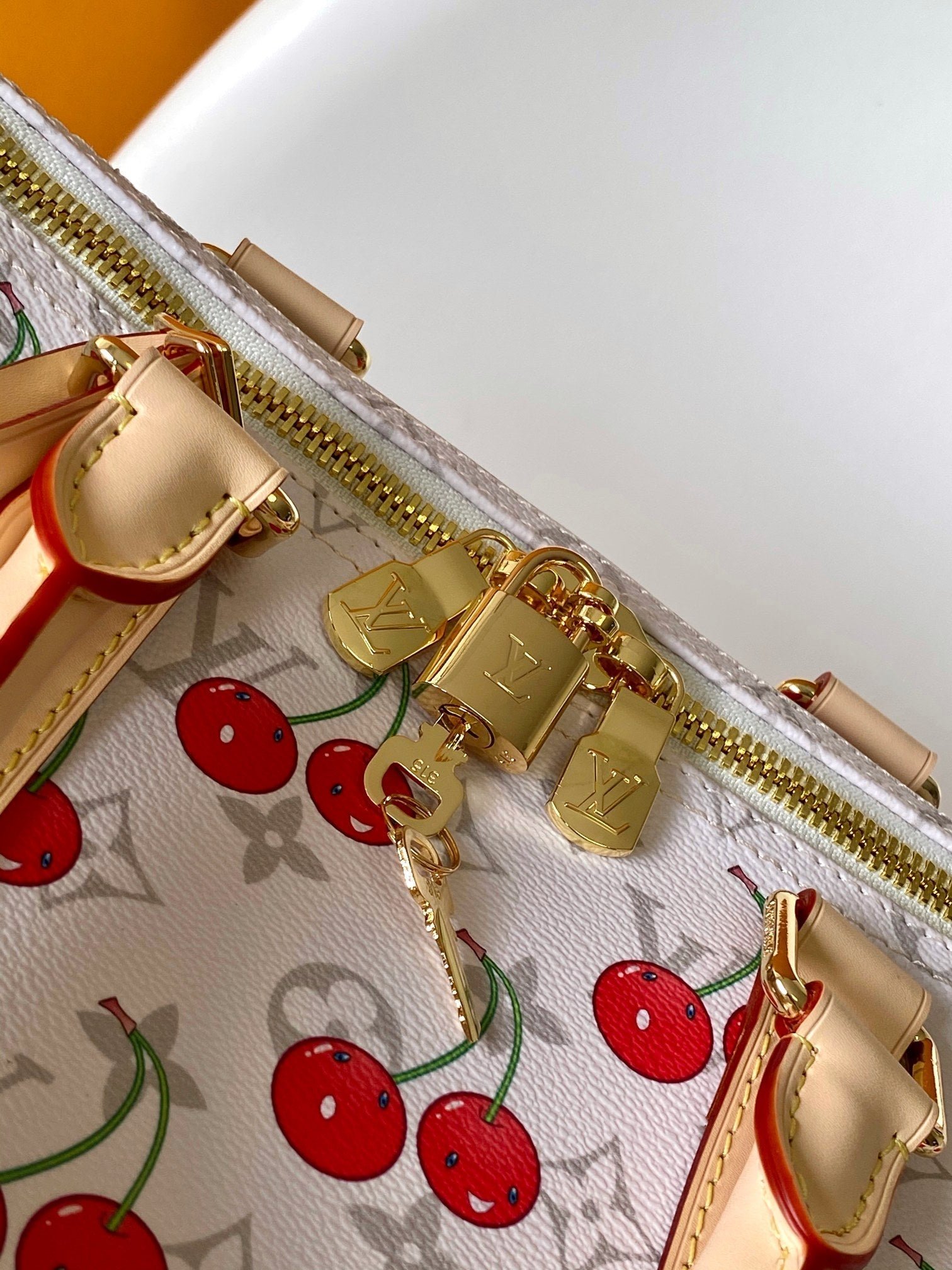 {Style No: H6VNJ3HH} KEEPALL BANDOULIÈRE 45 IN WHITE AND RED CALFSKIN - Image 7