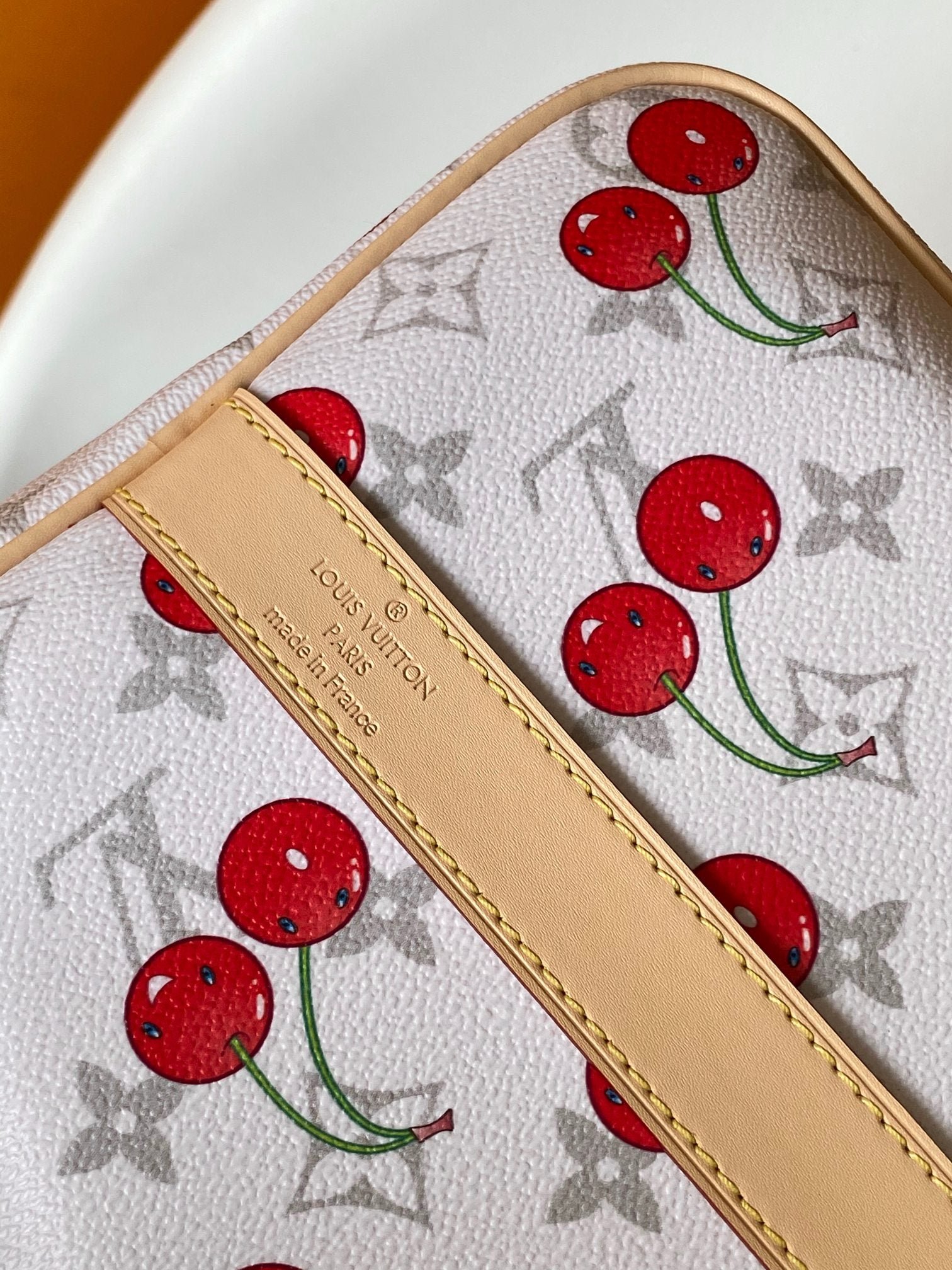 {Style No: H6VNJ3HH} KEEPALL BANDOULIÈRE 45 IN WHITE AND RED CALFSKIN - Image 8
