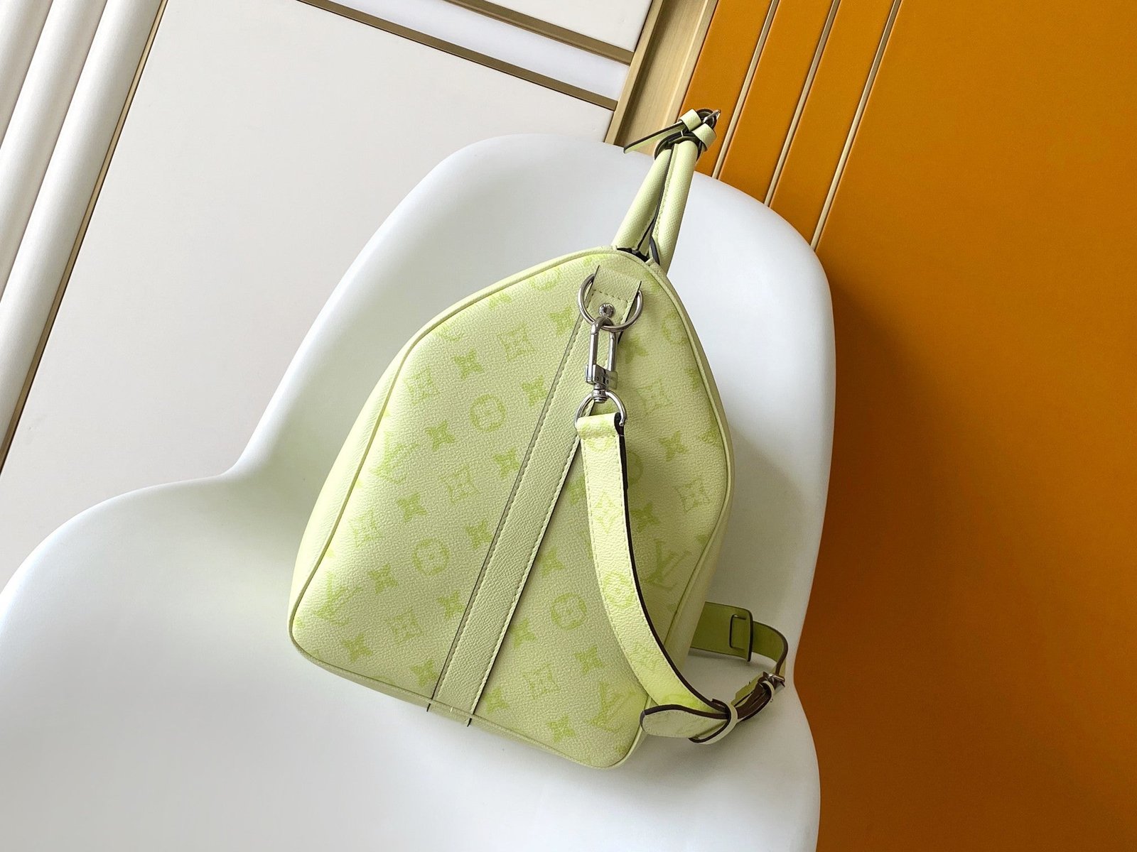 {Style No: I3AJ34P1} LV 25S KEEPALL BANDOULIÈRE 45 IN LIGHT OLIVE GREEN CALFSKIN SILVER HARDWARE - Image 3