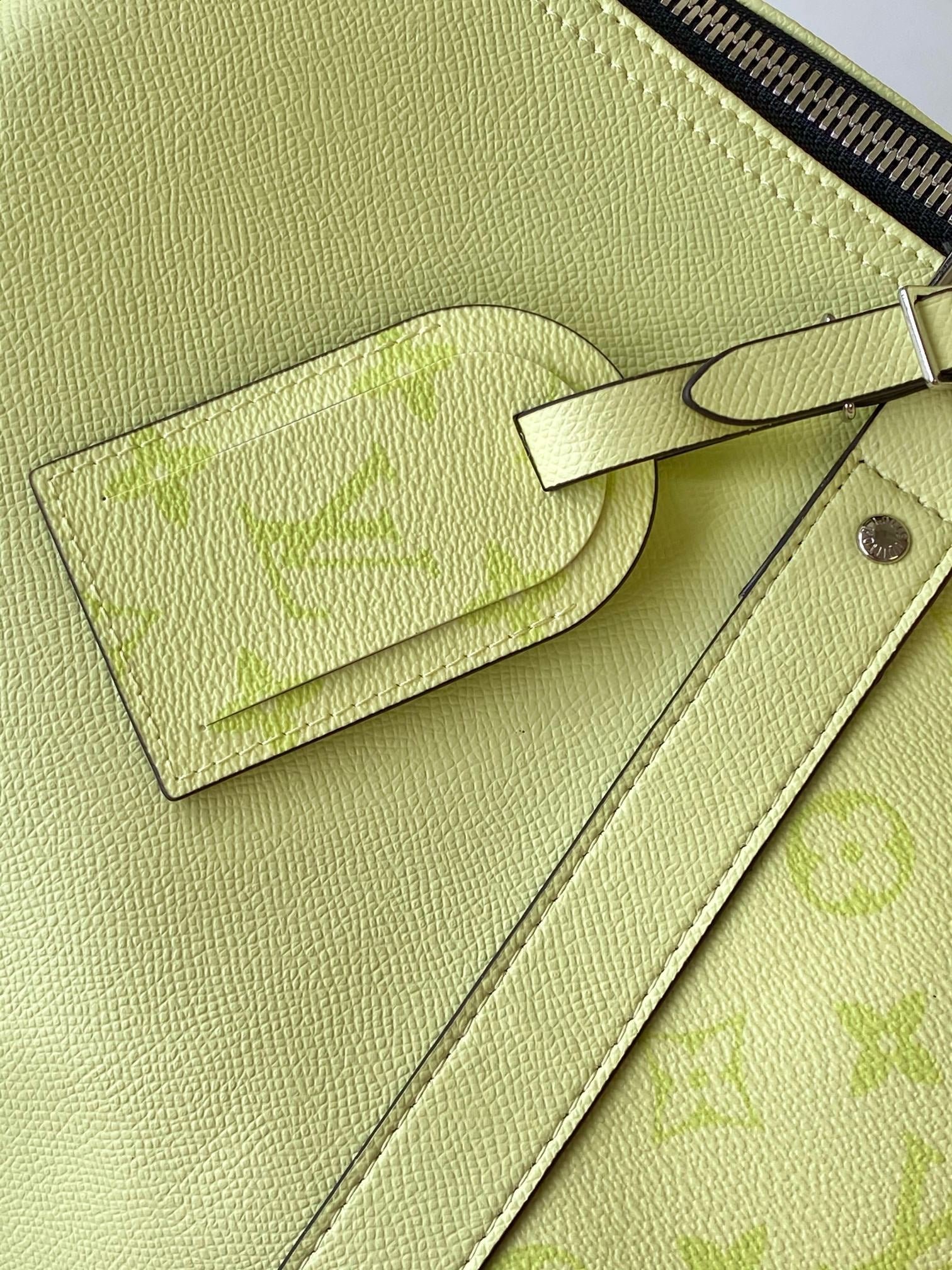 {Style No: I3AJ34P1} LV 25S KEEPALL BANDOULIÈRE 45 IN LIGHT OLIVE GREEN CALFSKIN SILVER HARDWARE - Image 6