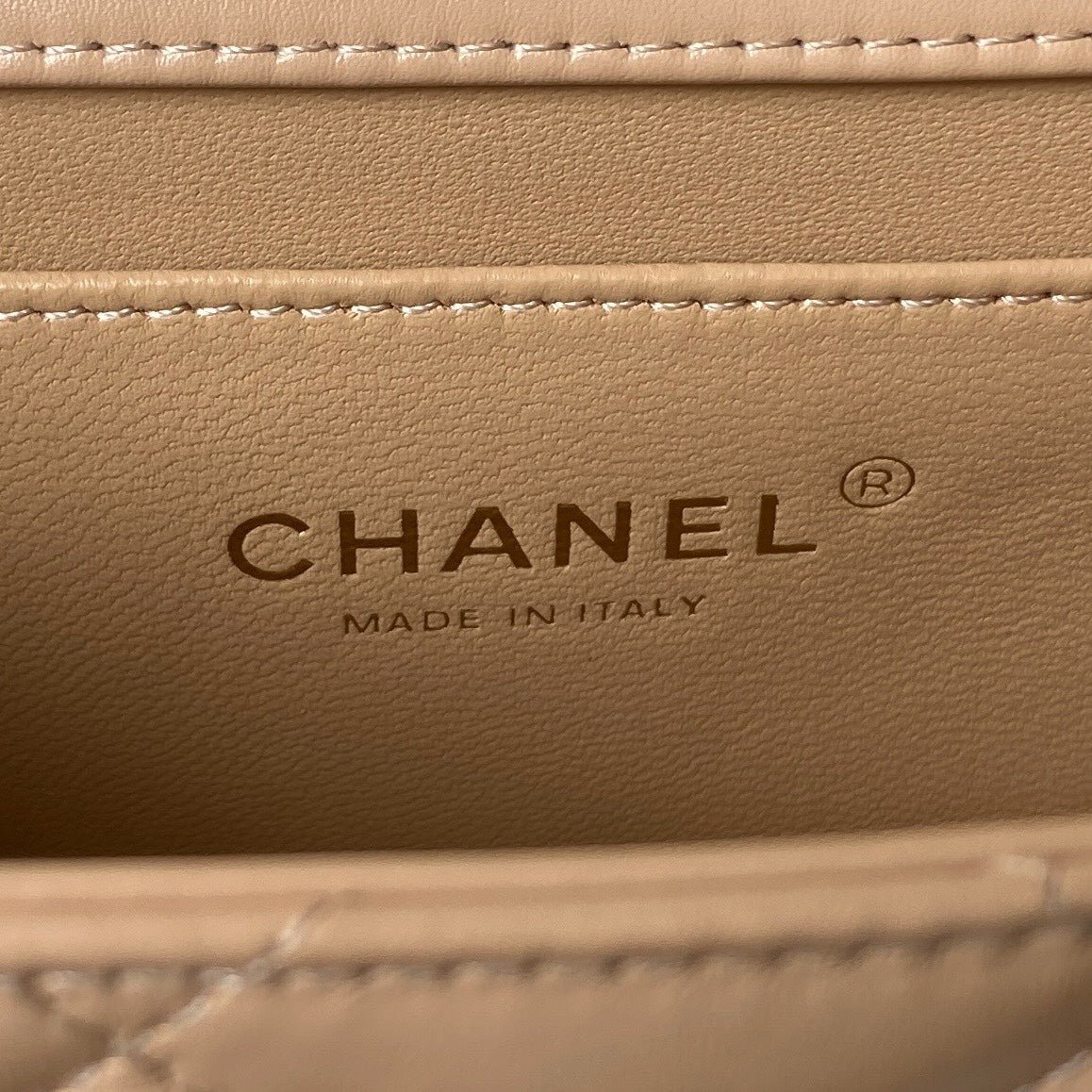 {Style No: O66NAFQ8} CC MINI 19 FLAP BAG IN DARK BEIGE CALFSKIN GOLD HARDWARE - Image 3