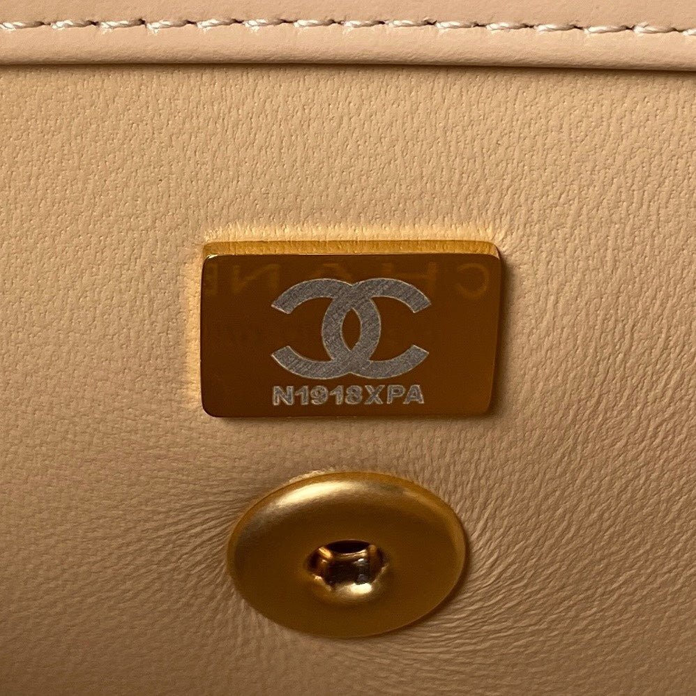 {Style No: O66NAFQ8} CC MINI 19 FLAP BAG IN DARK BEIGE CALFSKIN GOLD HARDWARE - Image 6