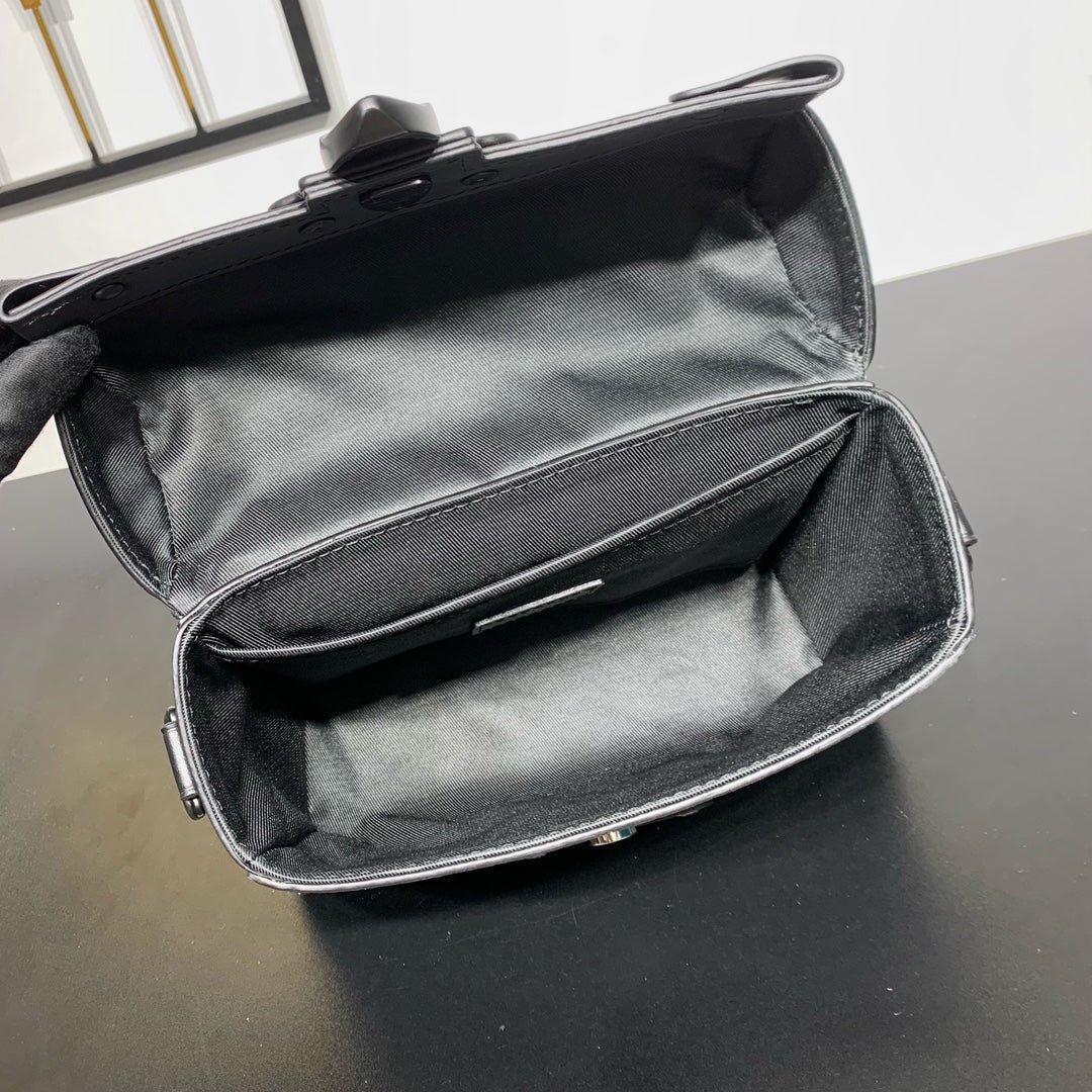 {Style No: YGO6TUMO} SOUL TRUNK 19 IN BLACK MONOGRAM ECLIPSE CANVAS - Image 5