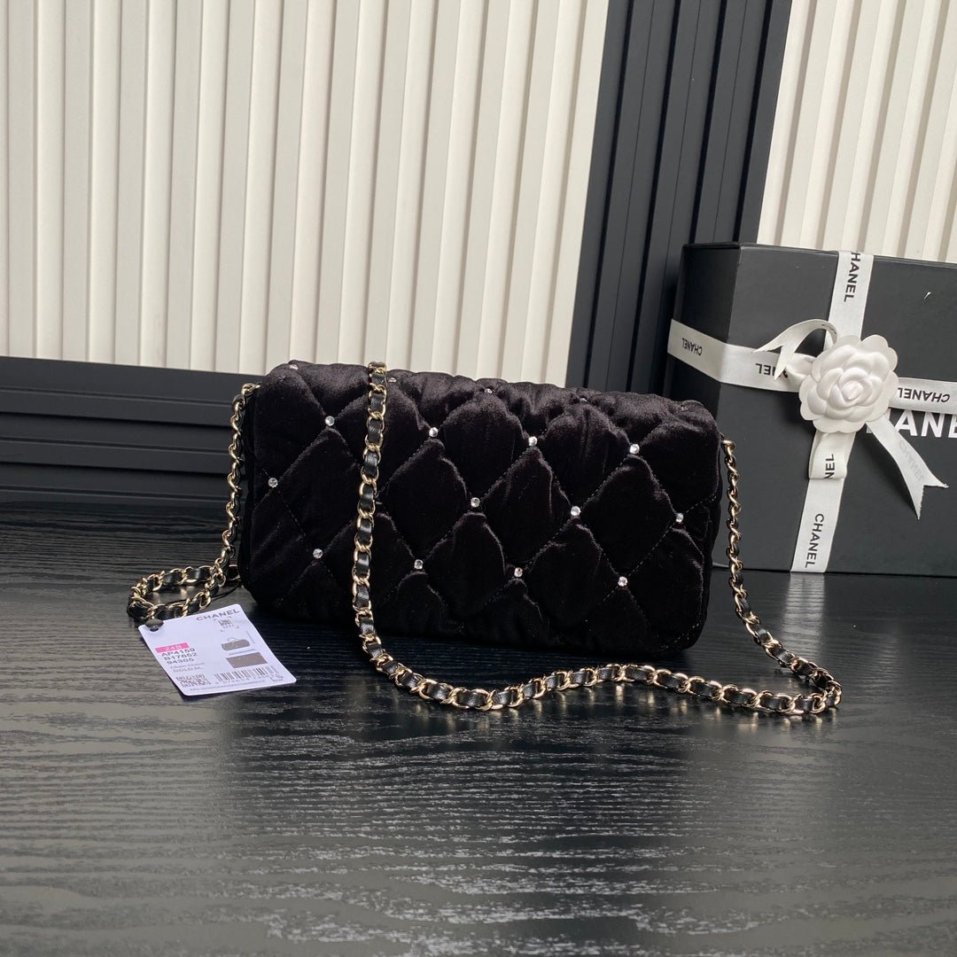 {Style No: 4343U9ZW} FLAP BAG 23 ATTACHED DIAMOND IN BLACK VELVET GOLD HARDWARE - Image 3